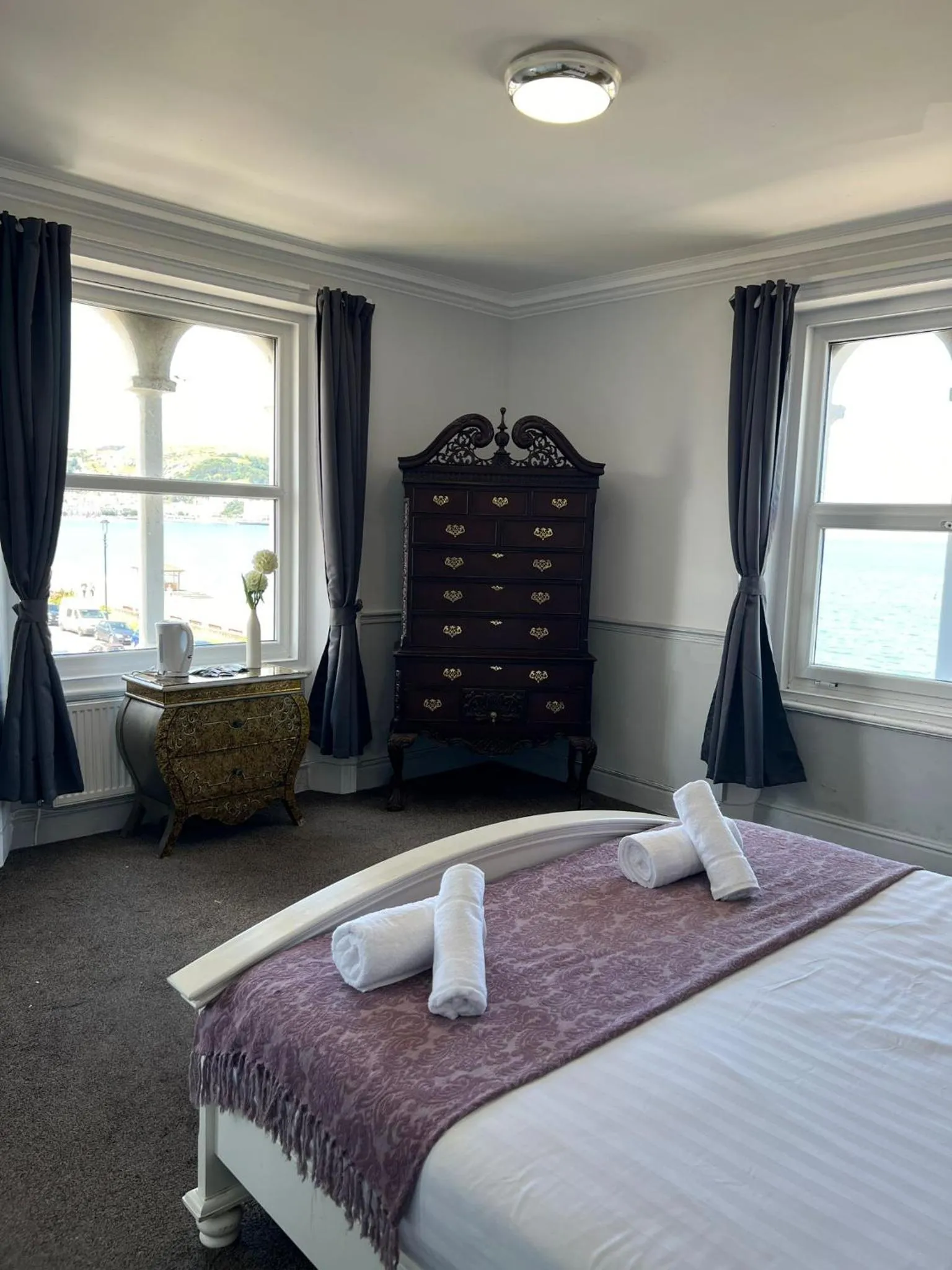 Bed in The Manor Hotel