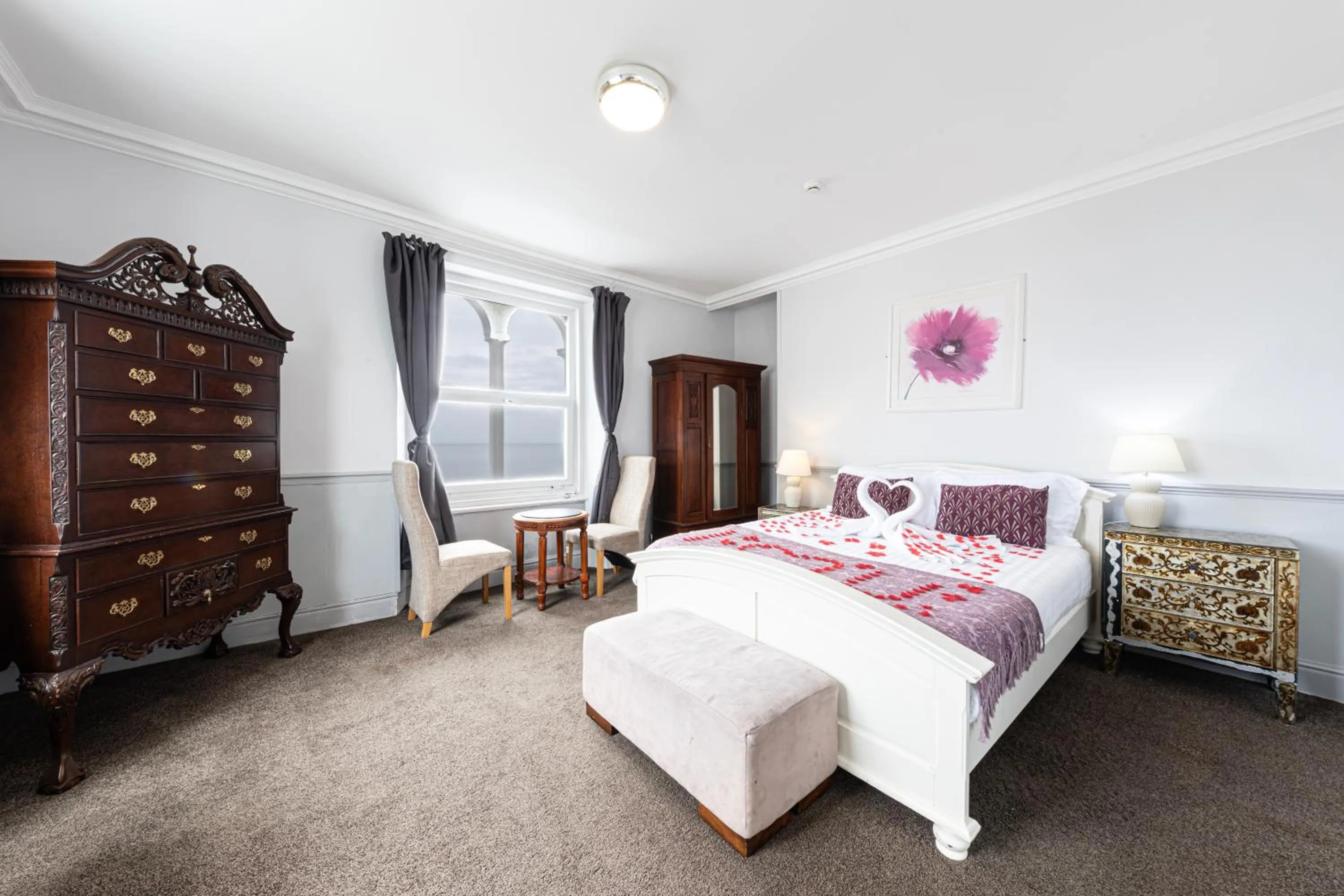 Bed in The Manor Hotel