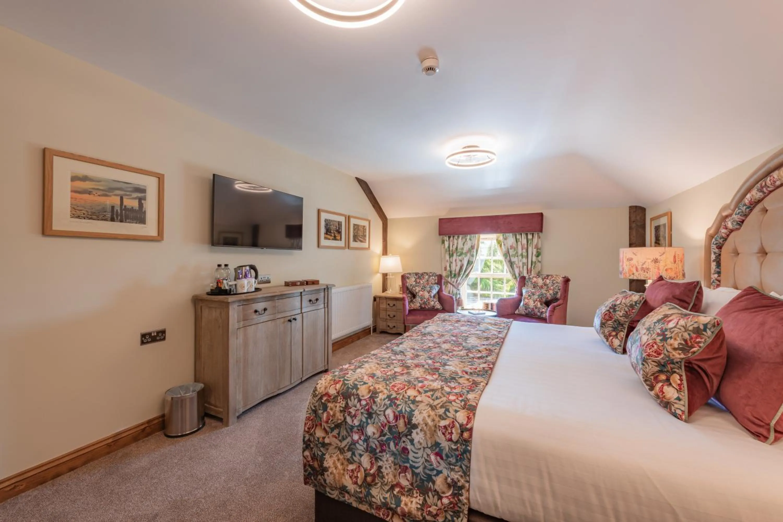 Bed in The King William IV - The Coaching Inn Group