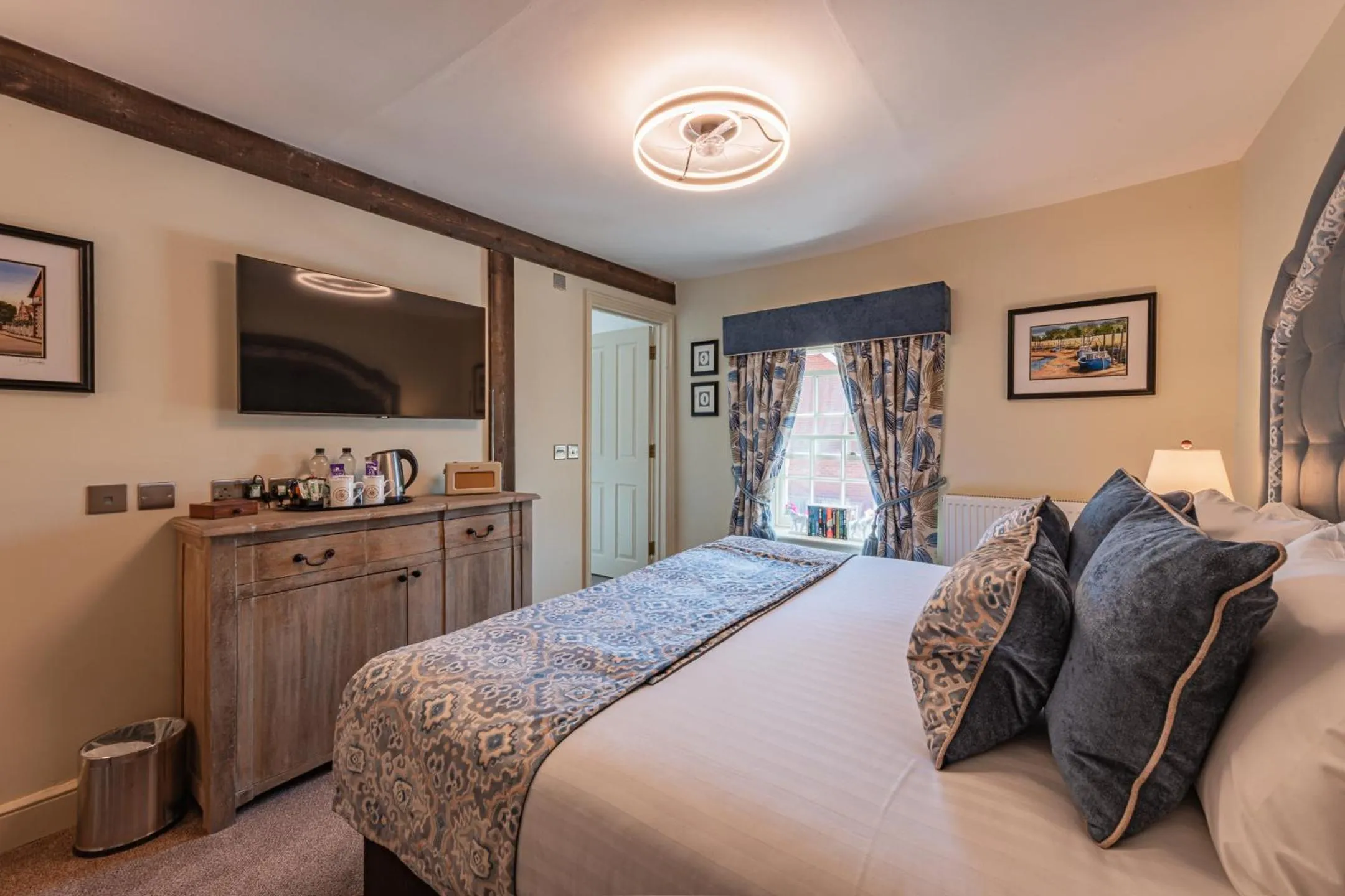 Bed in The King William IV - The Coaching Inn Group