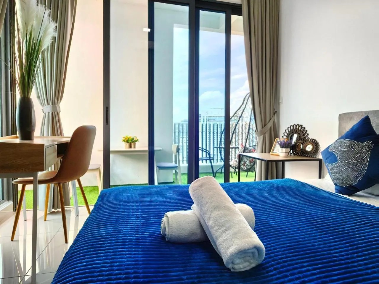 Bed in The Luxe Colony KLCC By AZHA