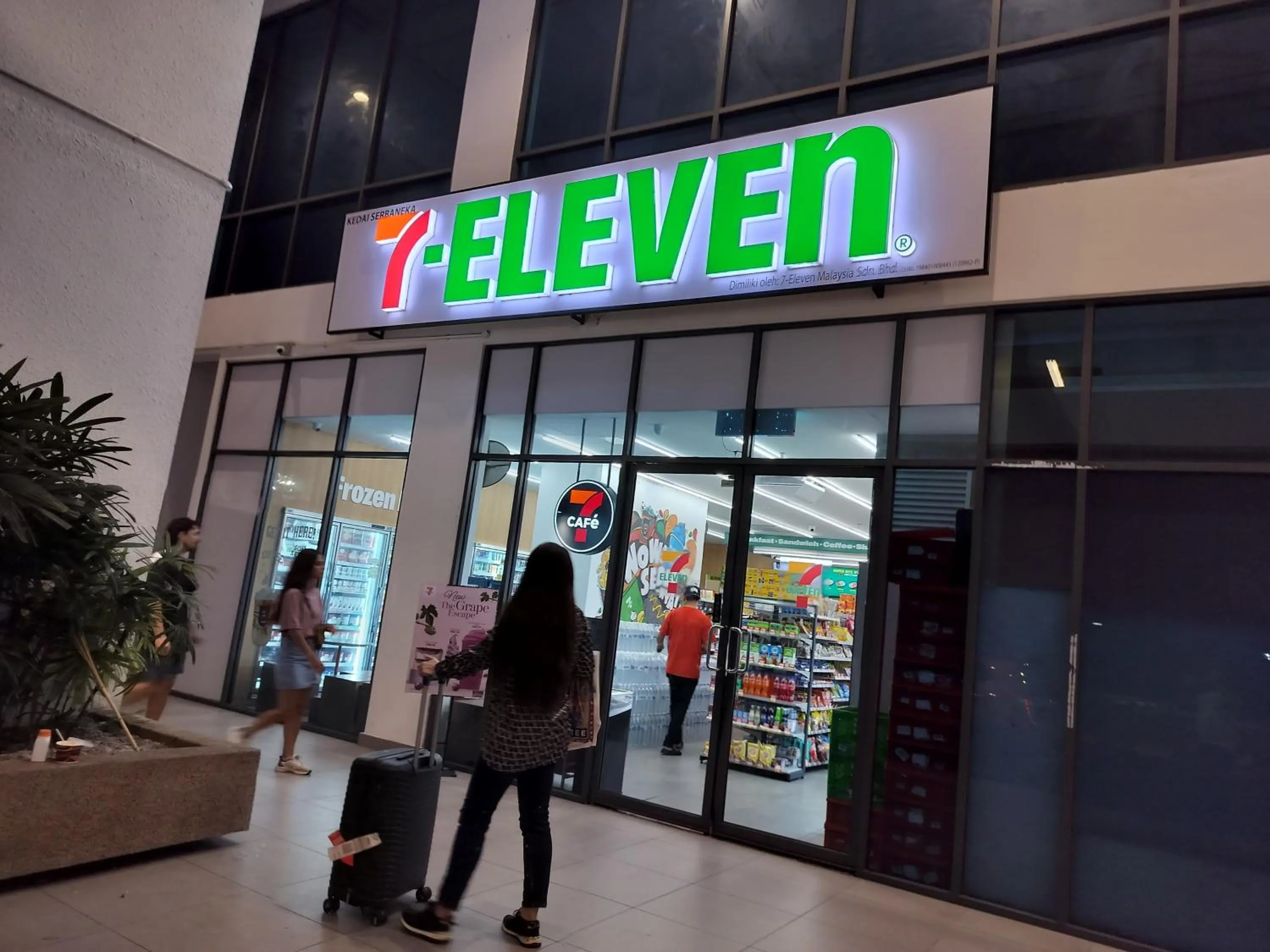 People in The Luxe Colony KLCC By AZHA