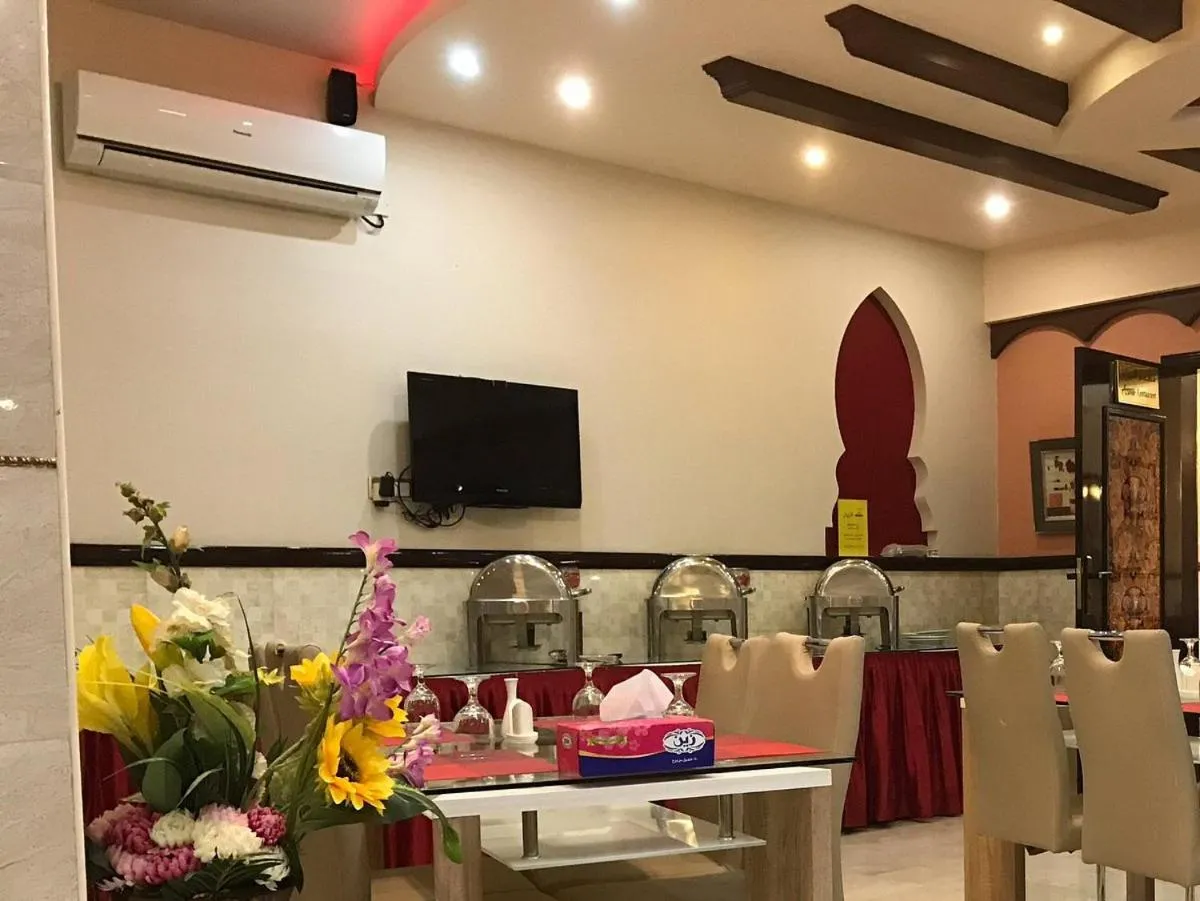 Restaurant/places to eat in Bahla Hotel Apartments