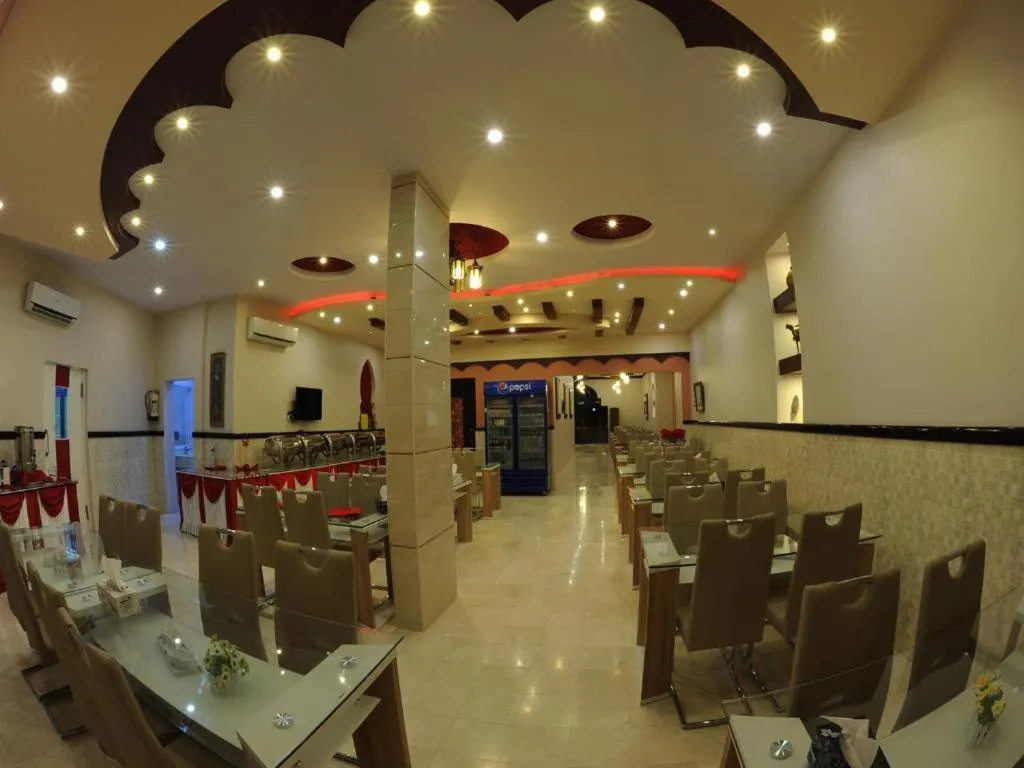 Restaurant/places to eat in Bahla Hotel Apartments