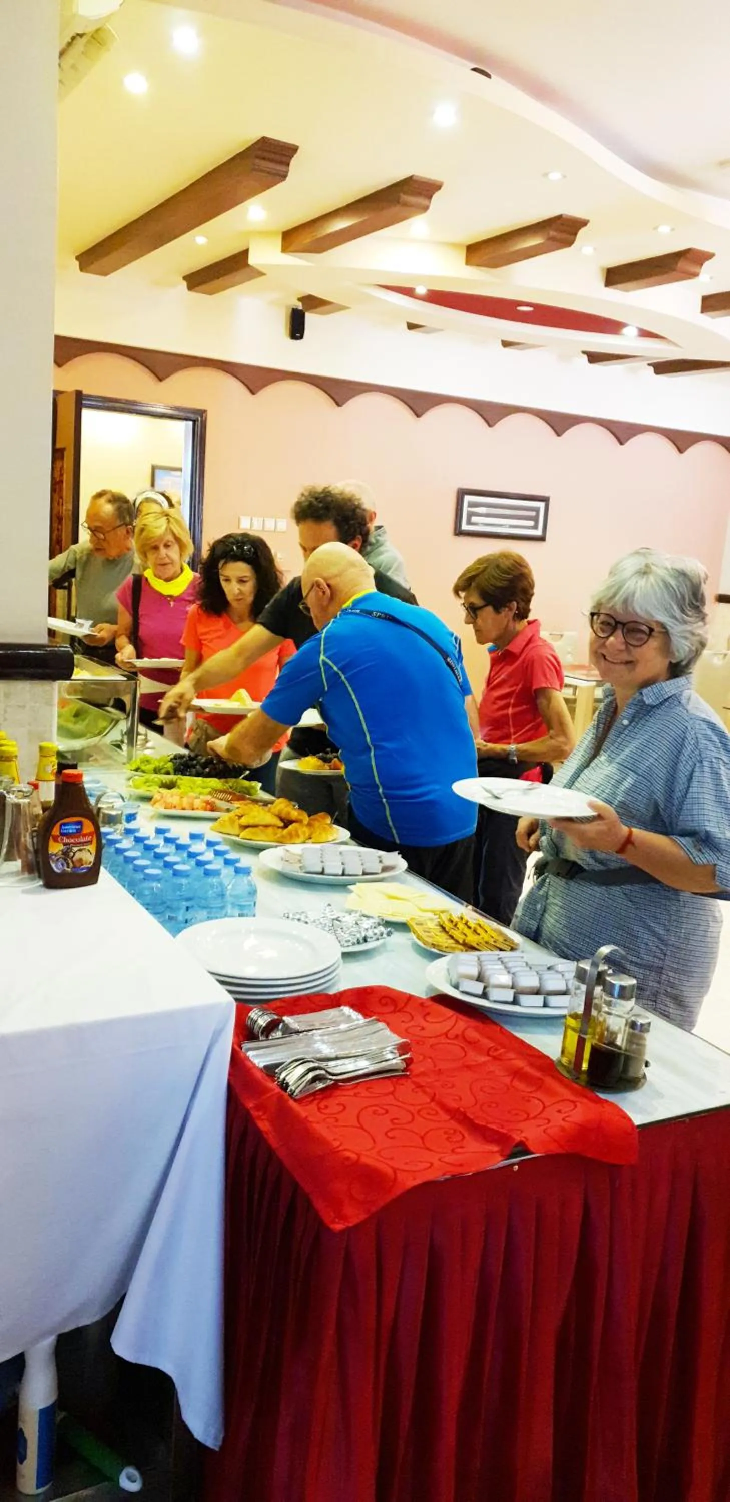 Restaurant/places to eat in Bahla Hotel Apartments