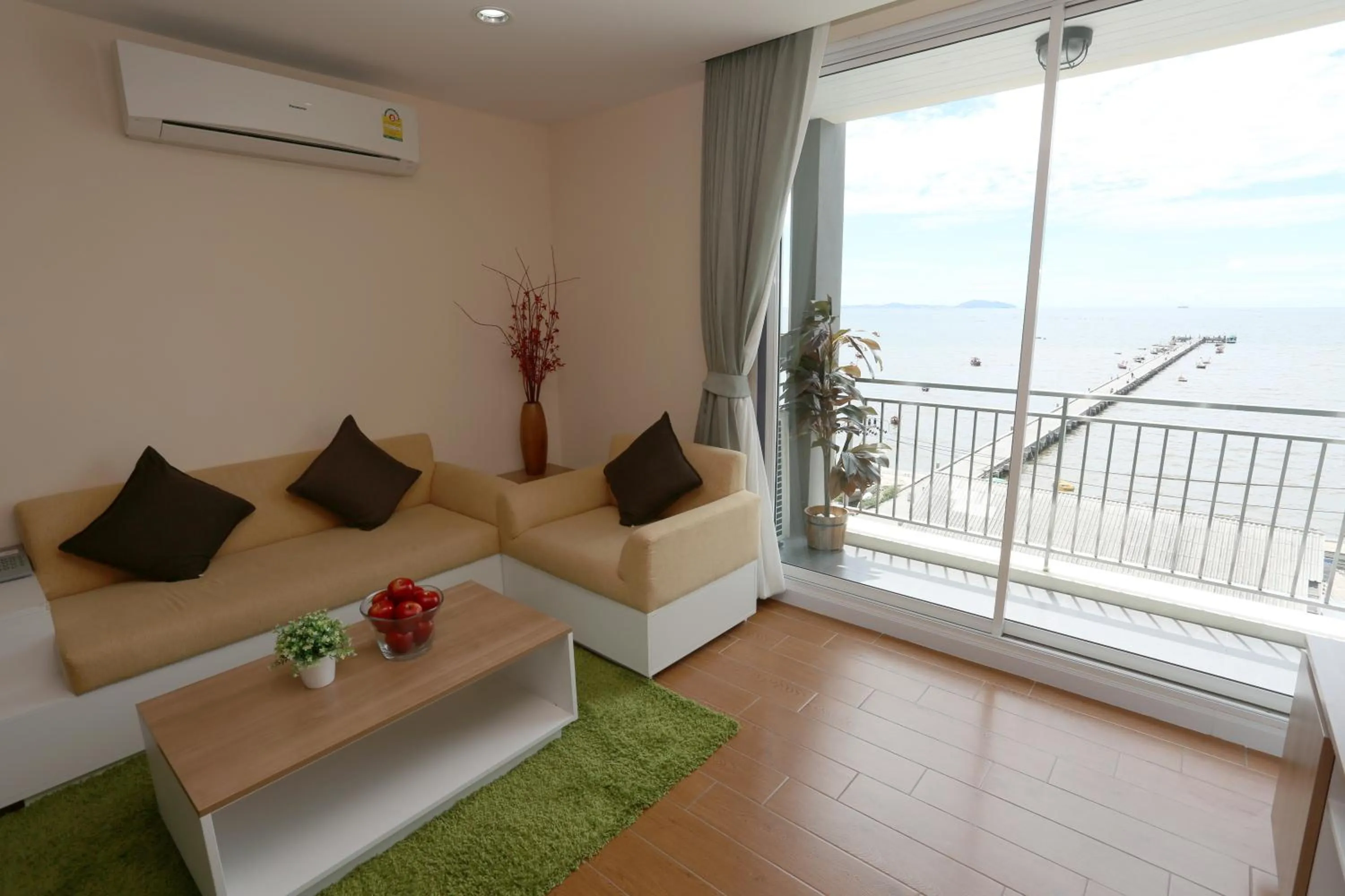 Balcony/Terrace in BBG Seaside Luxurious Service Apartment