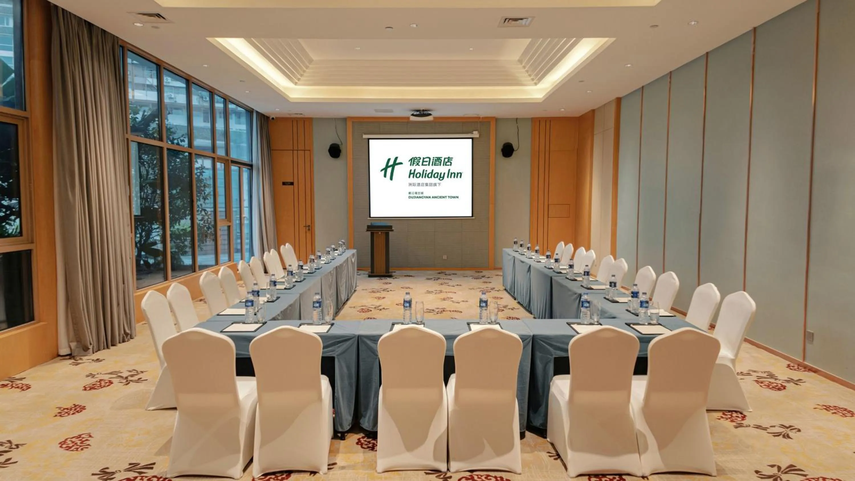 Meeting/conference room in Holiday Inn Dujiangyan Ancient Town by IHG