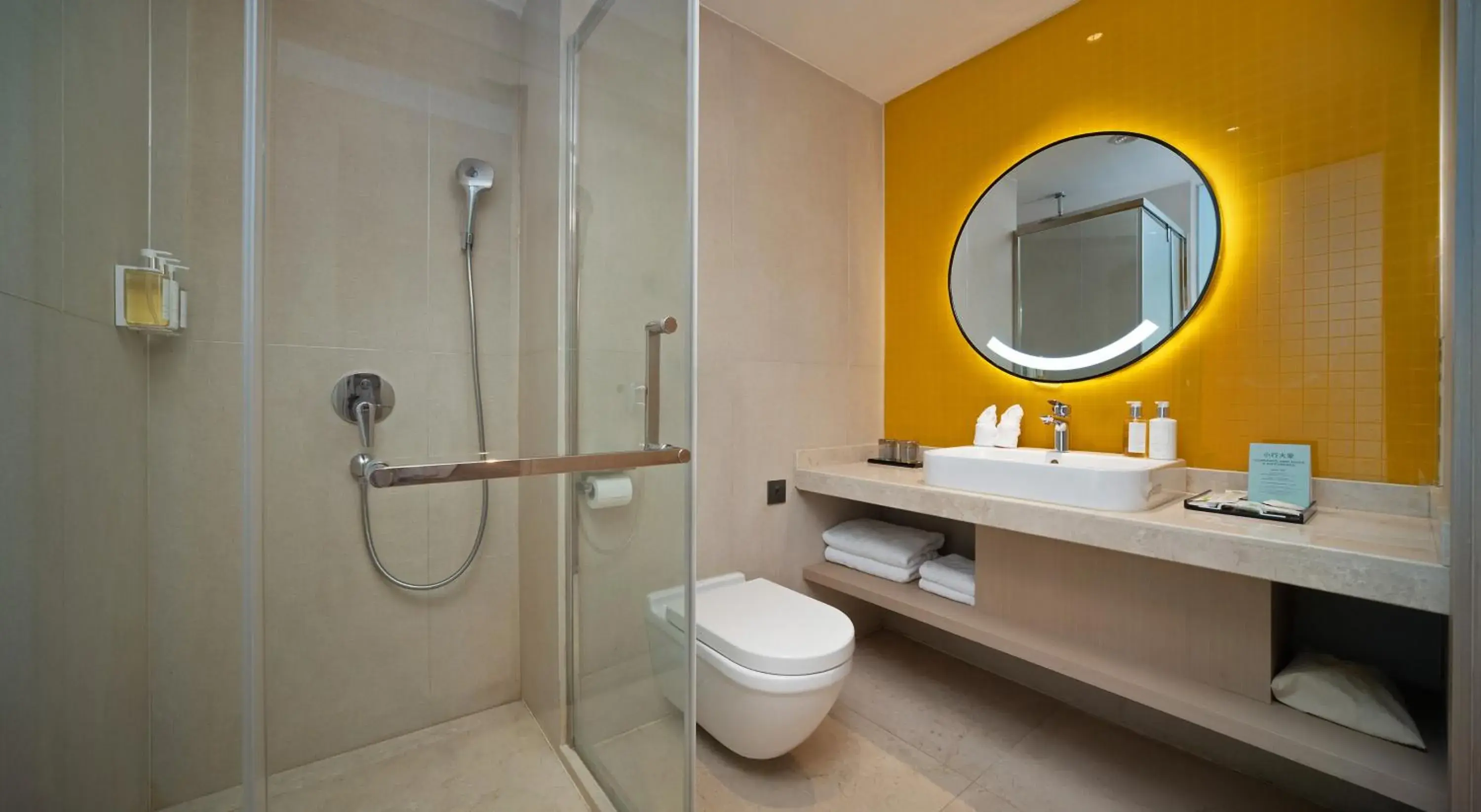 Standard Double Room with Two Double Beds in Holiday Inn Dujiangyan Ancient Town by IHG Standard Double Room with Two Double Beds in Holiday Inn Dujiangyan Ancient Town by IHG