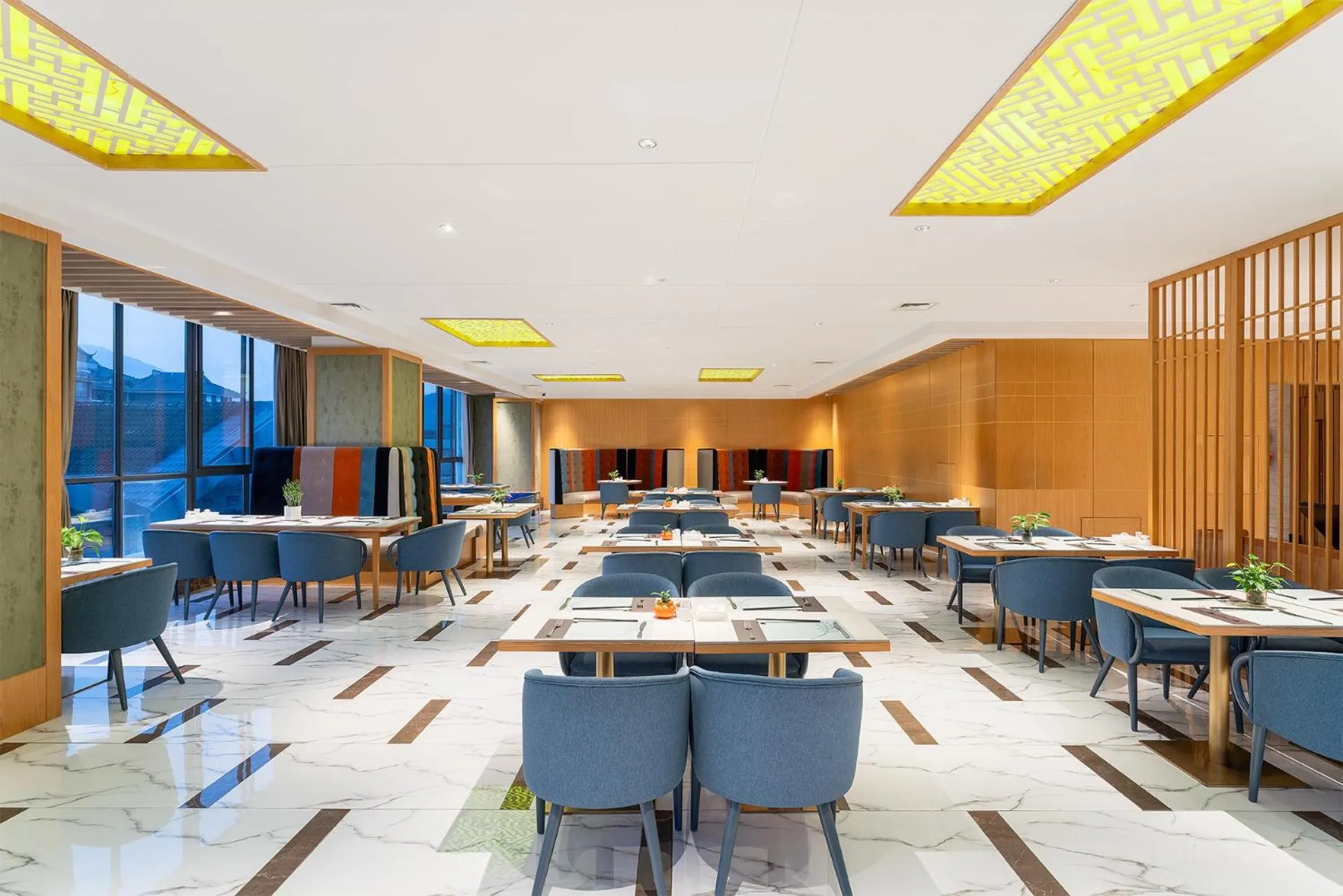 Restaurant/places to eat in Holiday Inn Dujiangyan Ancient Town by IHG