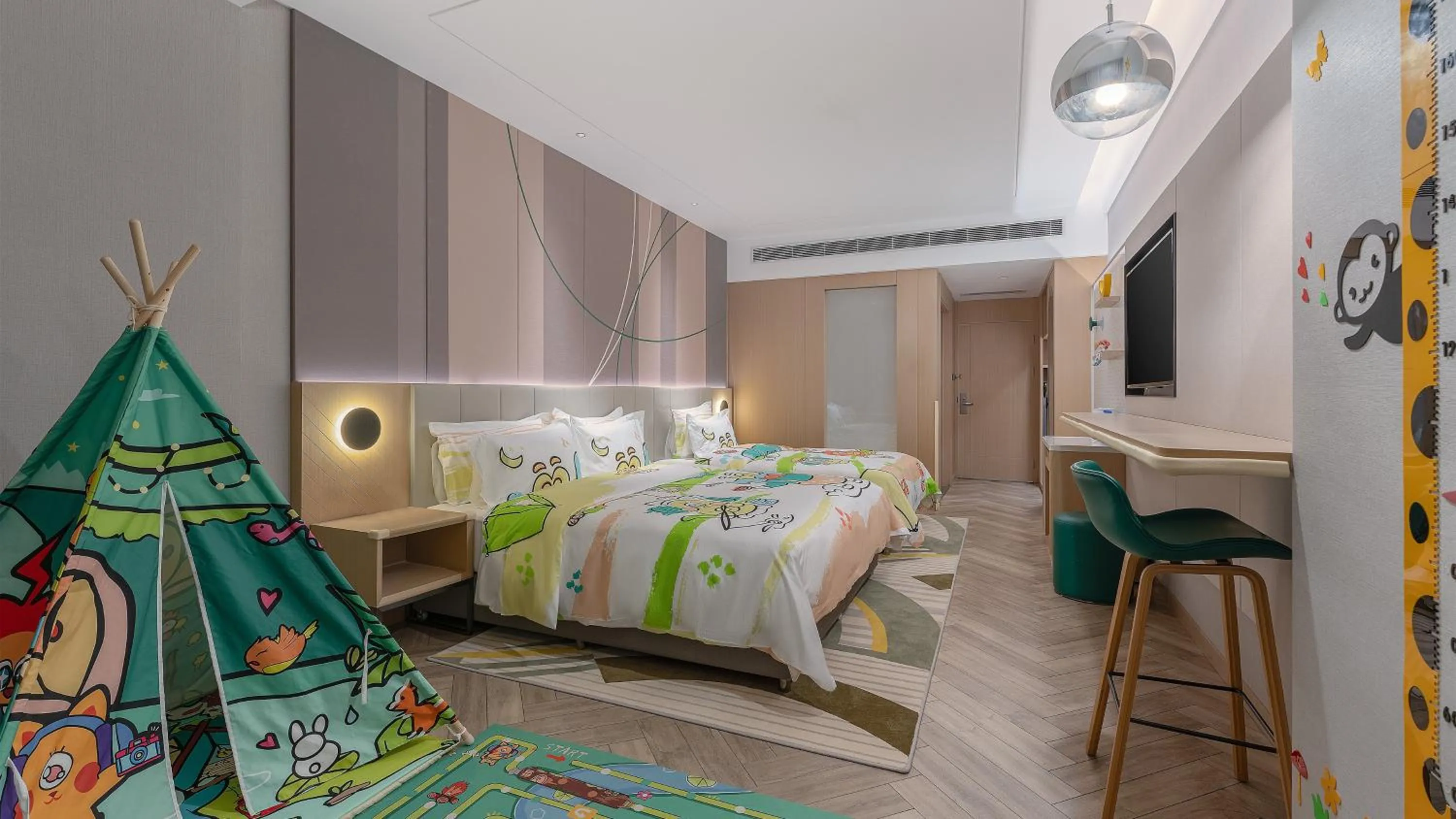 Photo of the whole room, Bed in Holiday Inn Dujiangyan Ancient Town by IHG