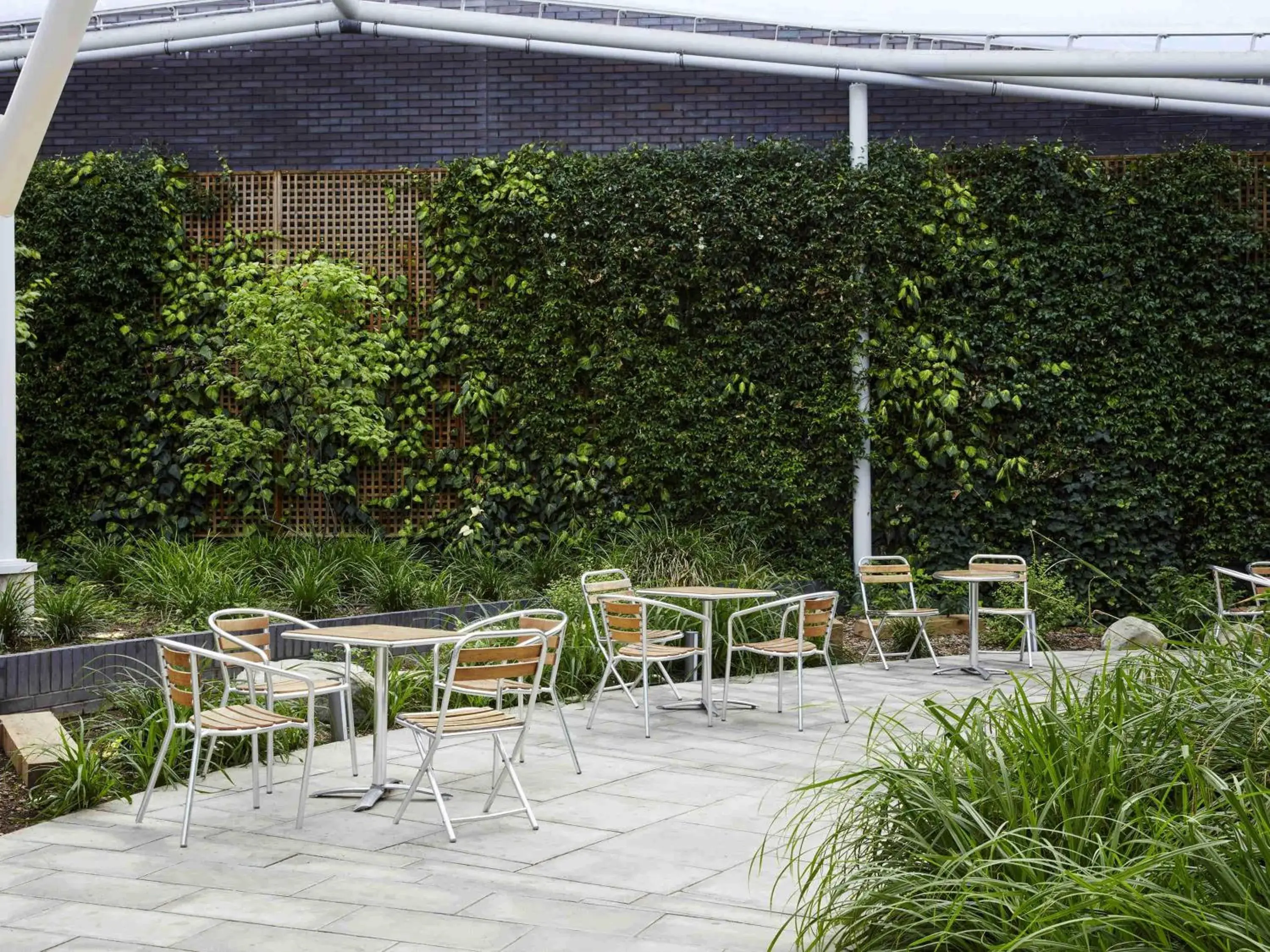 Property building in Aparthotel Adagio London Brentford Property building in Aparthotel Adagio London Brentford