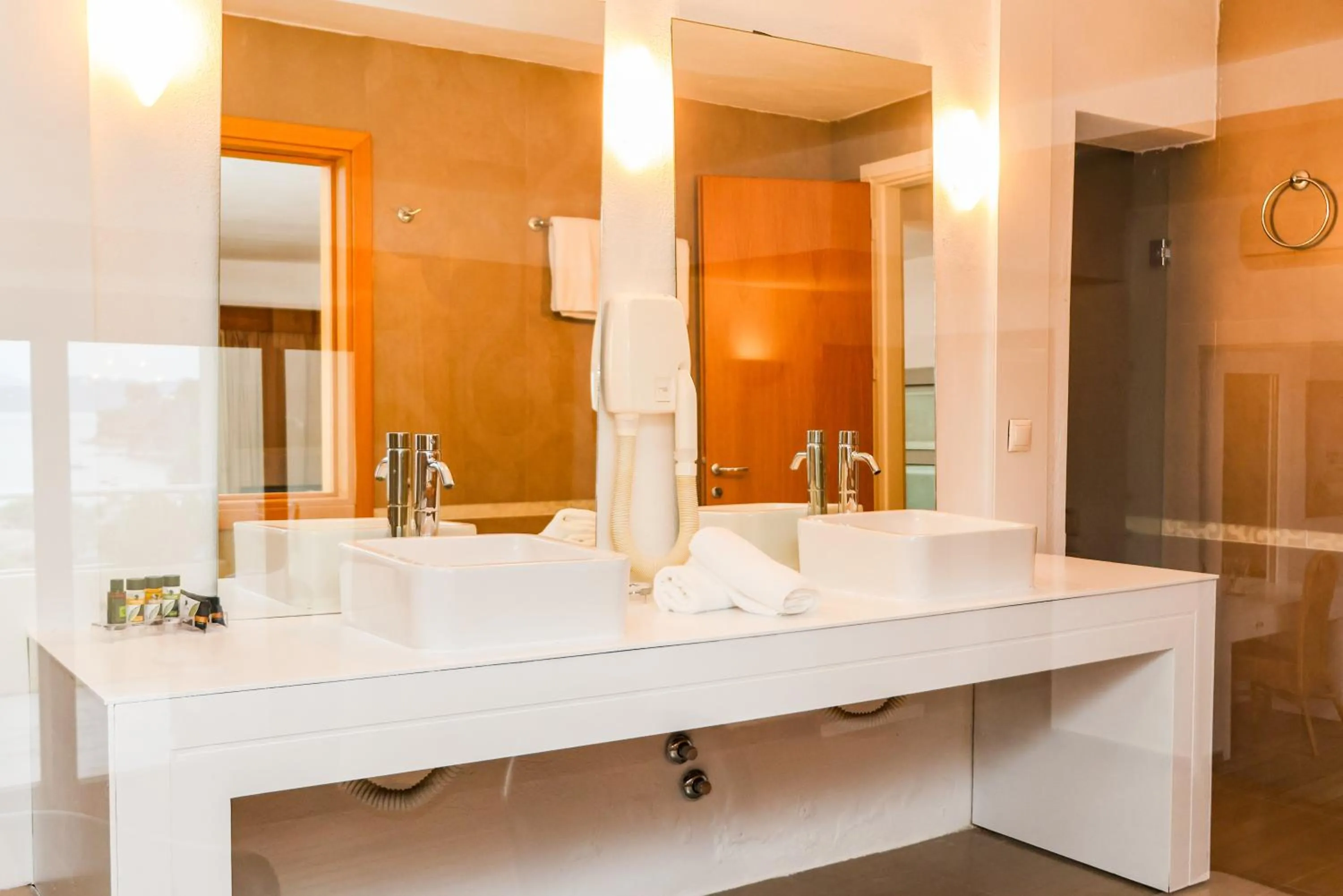 Bathroom in Kanapitsa Mare Hotel