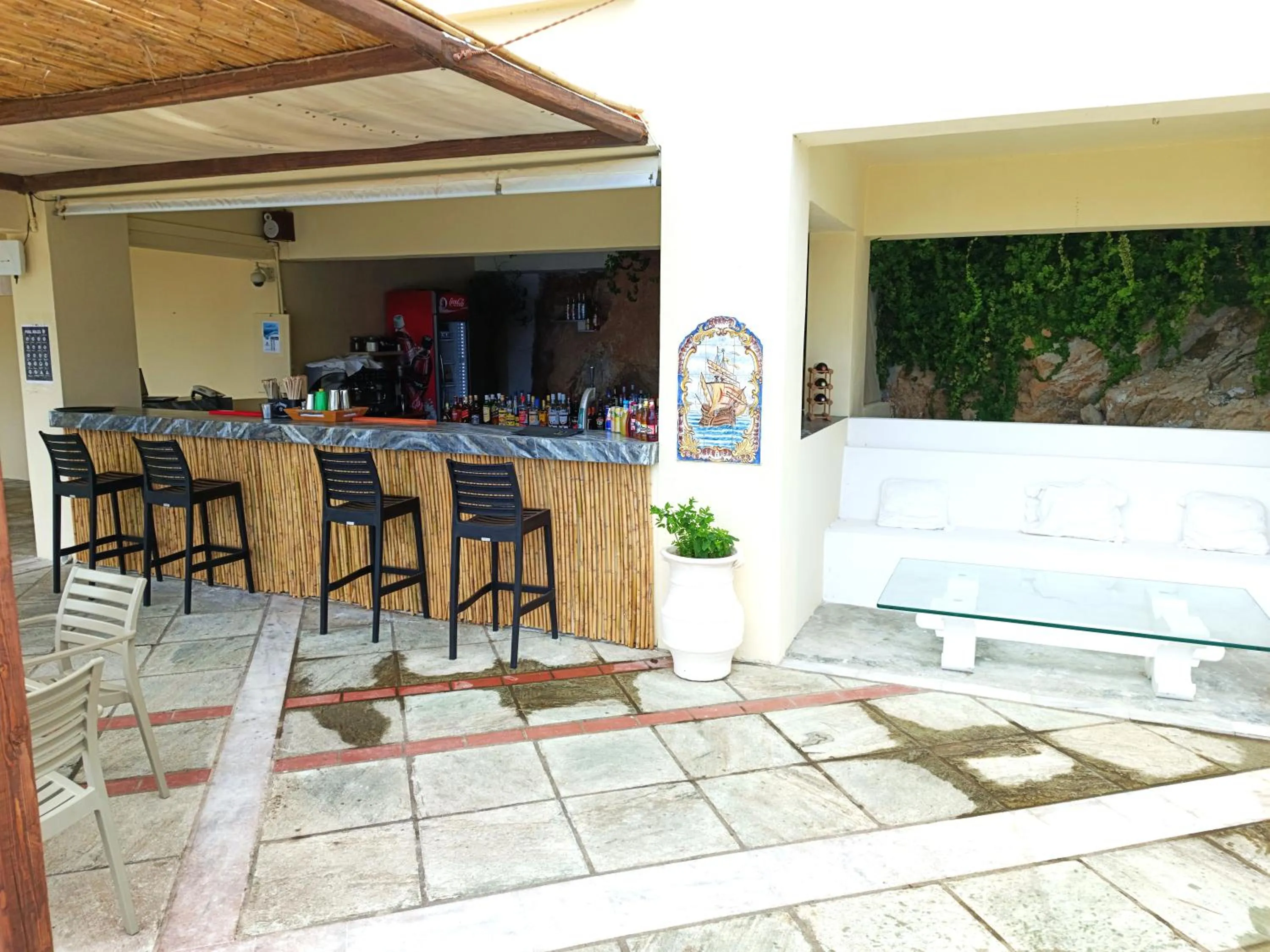 Restaurant/places to eat in Kanapitsa Mare Hotel