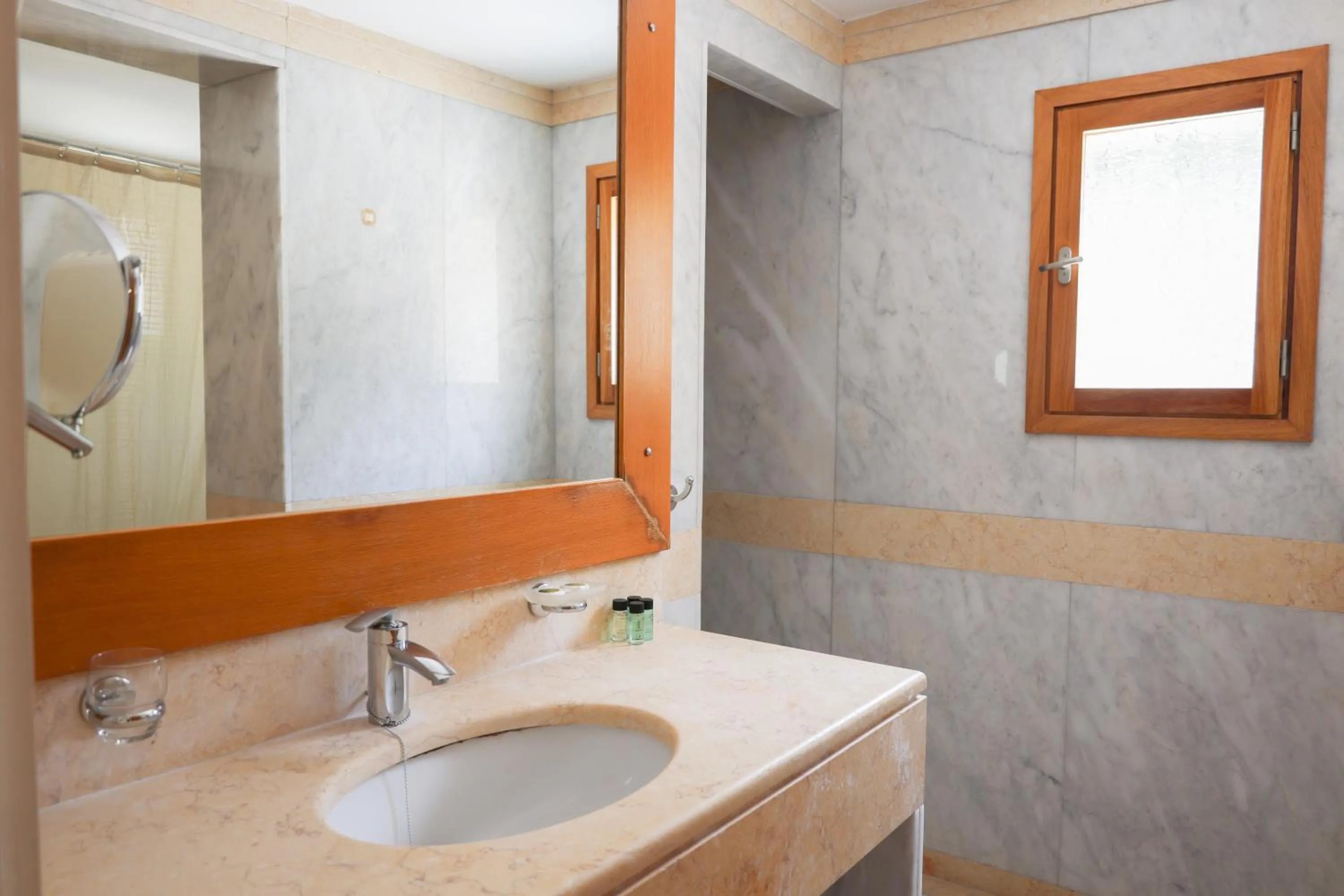 Bathroom in Kanapitsa Mare Hotel