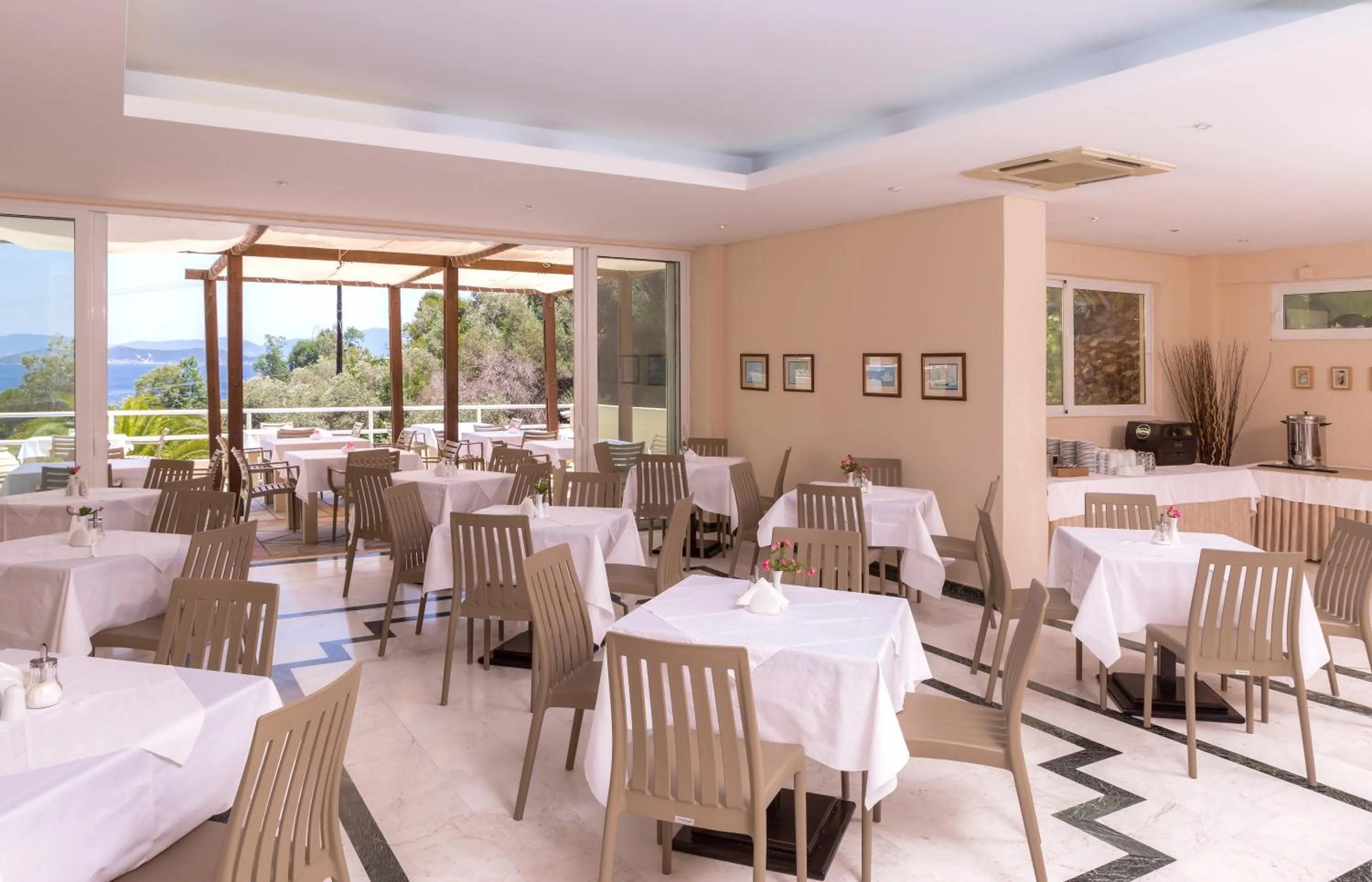 Breakfast in Kanapitsa Mare Hotel