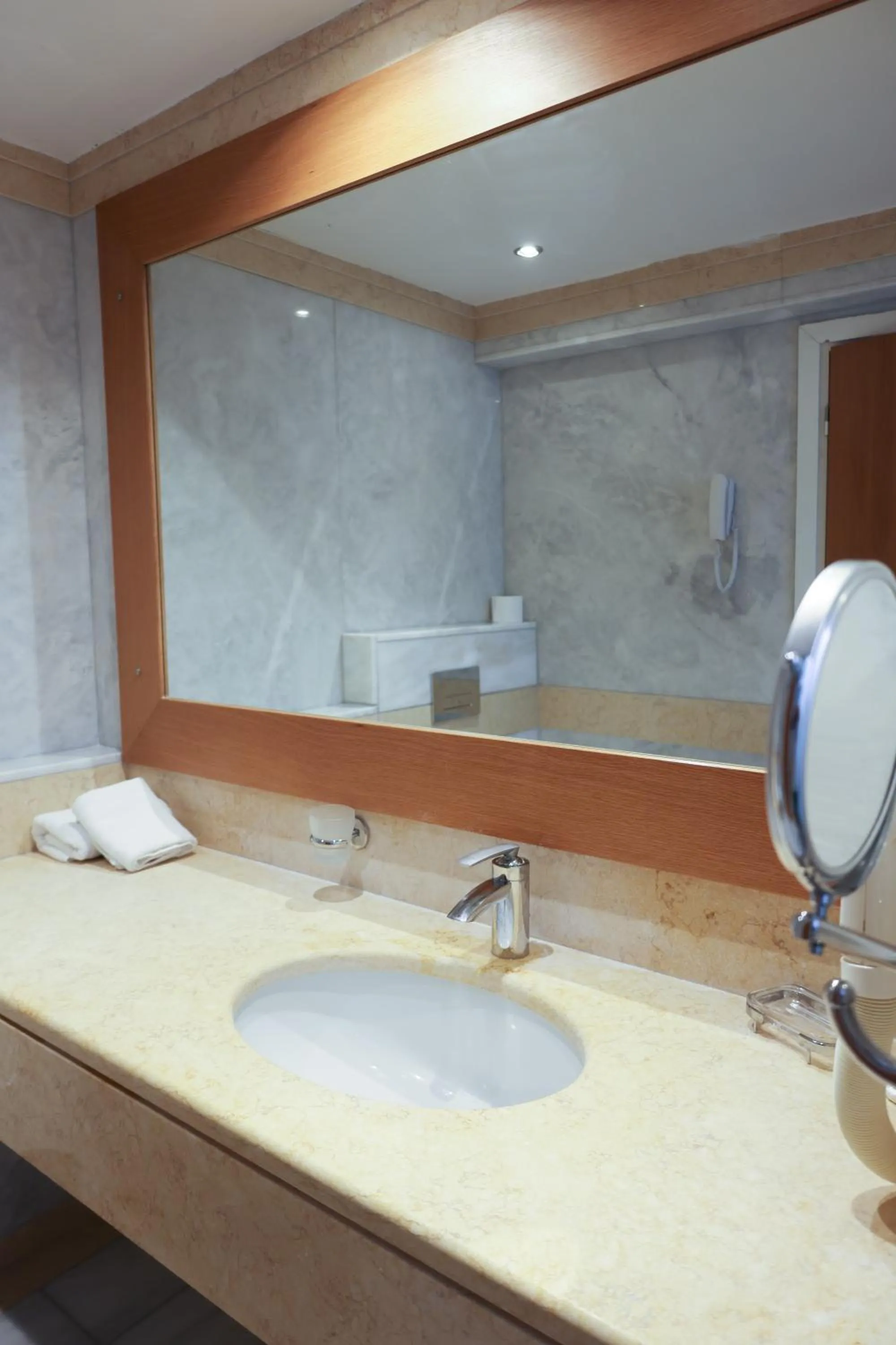 Bathroom in Kanapitsa Mare Hotel