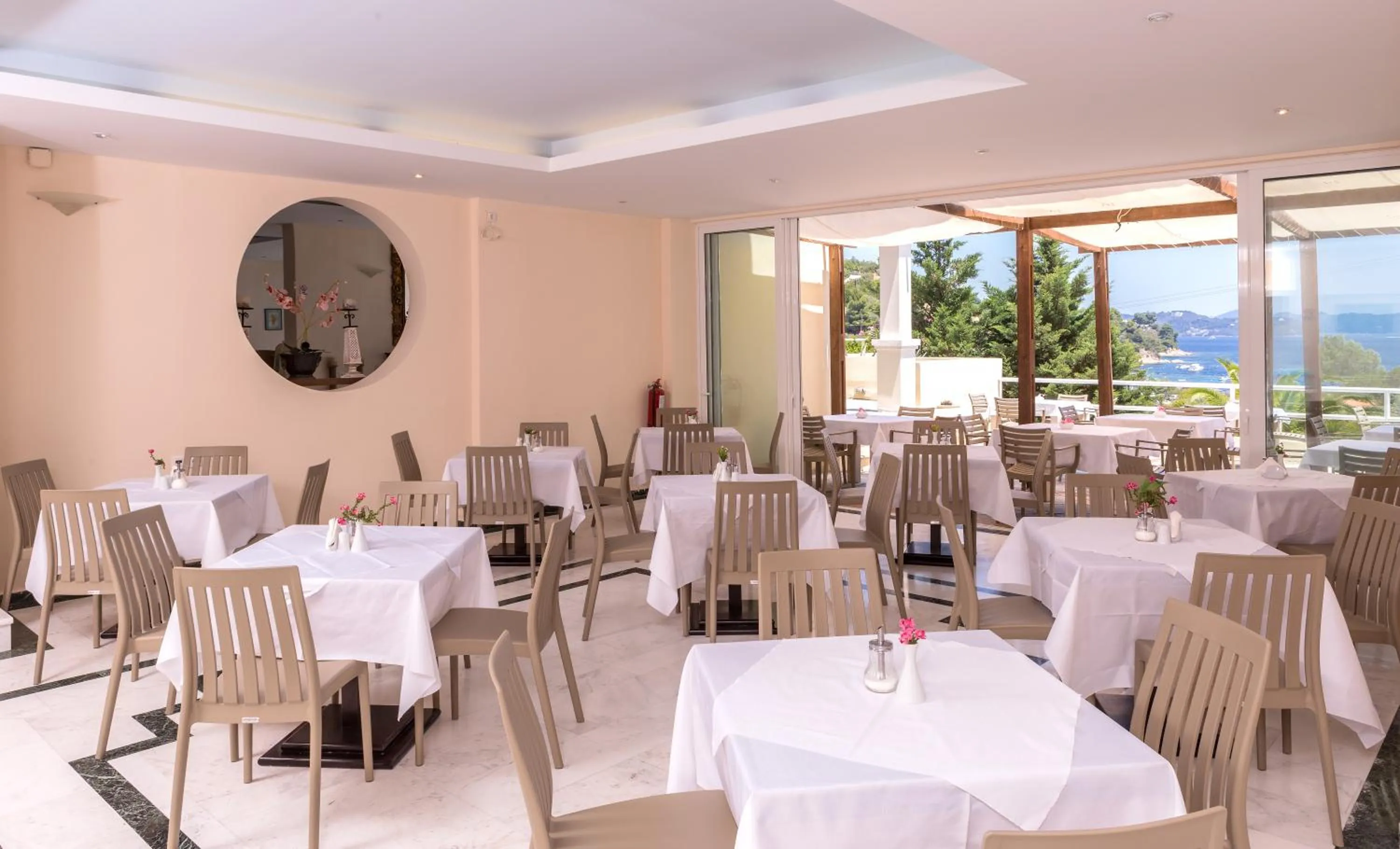 Breakfast in Kanapitsa Mare Hotel