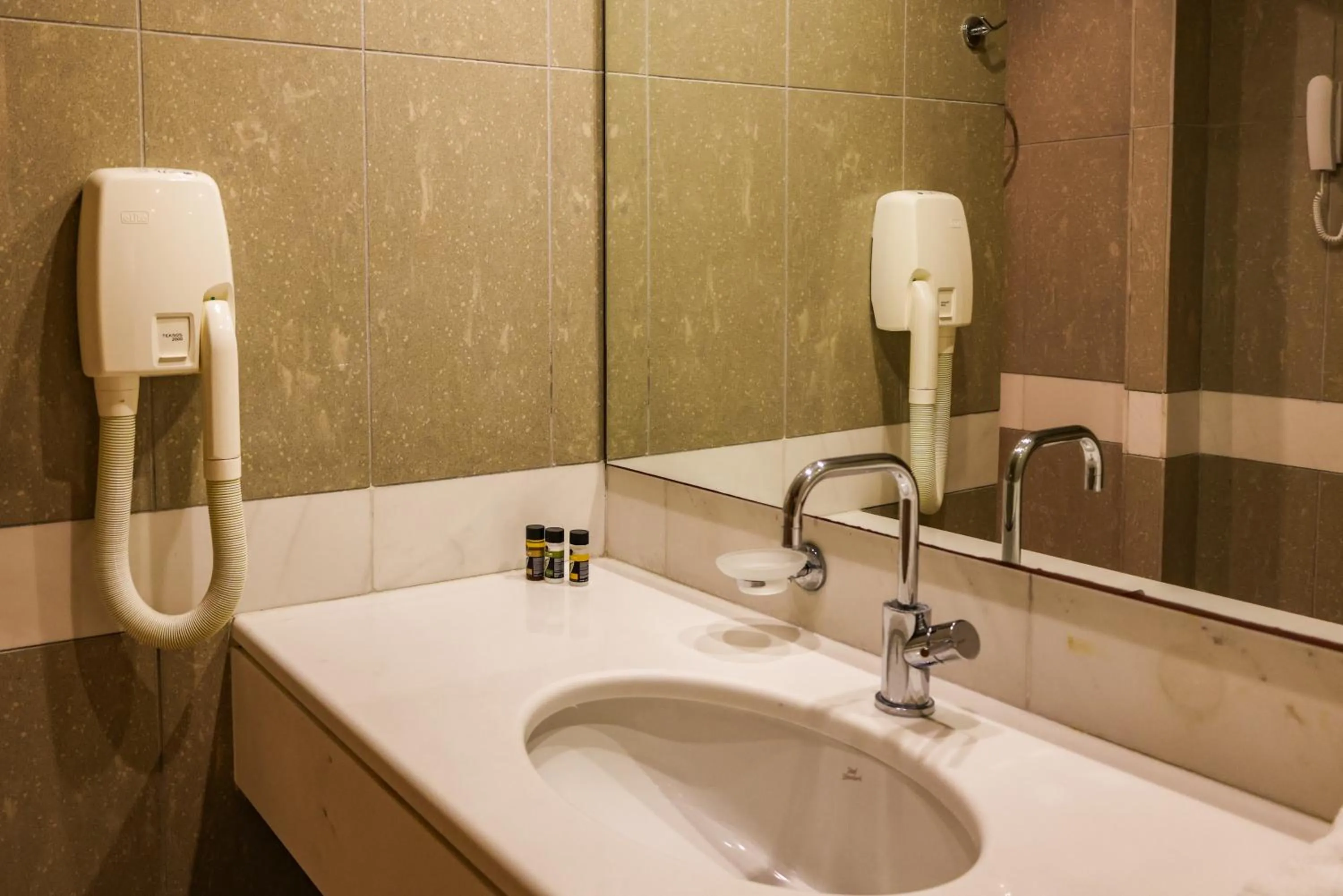 Bathroom in Kanapitsa Mare Hotel