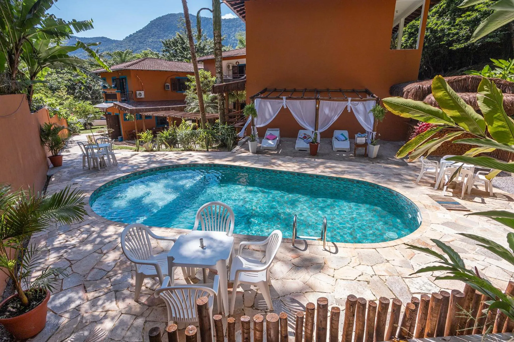 Swimming pool in Pousada Aysú Maresias