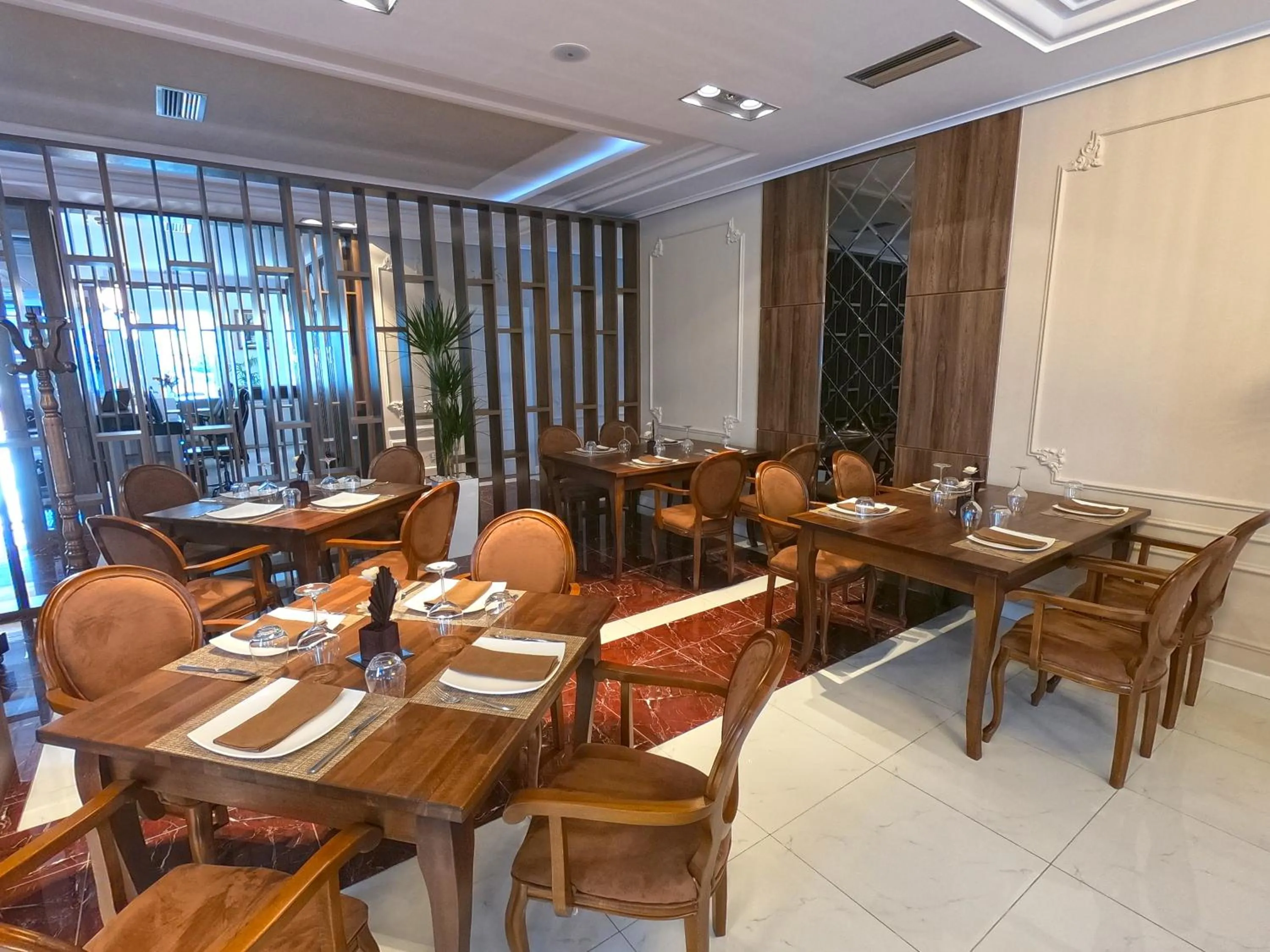 Restaurant/places to eat in Gardenland Resort