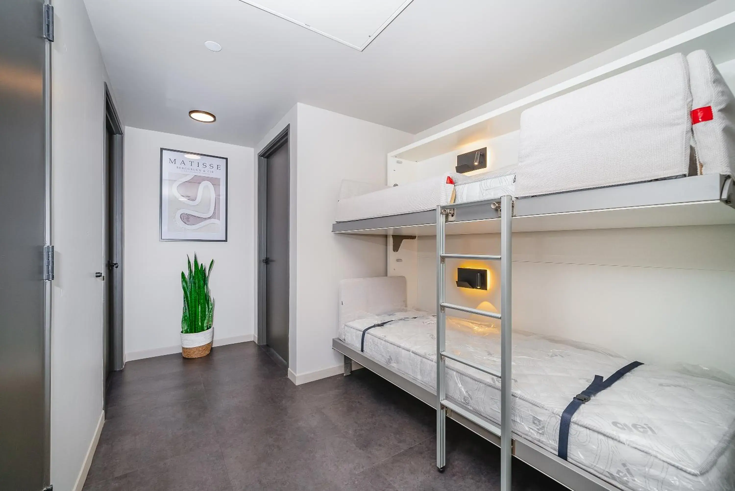 Bed in City24 Condo Hotel Little Italy Mission Hills Bed in City24 Condo Hotel Little Italy Mission Hills