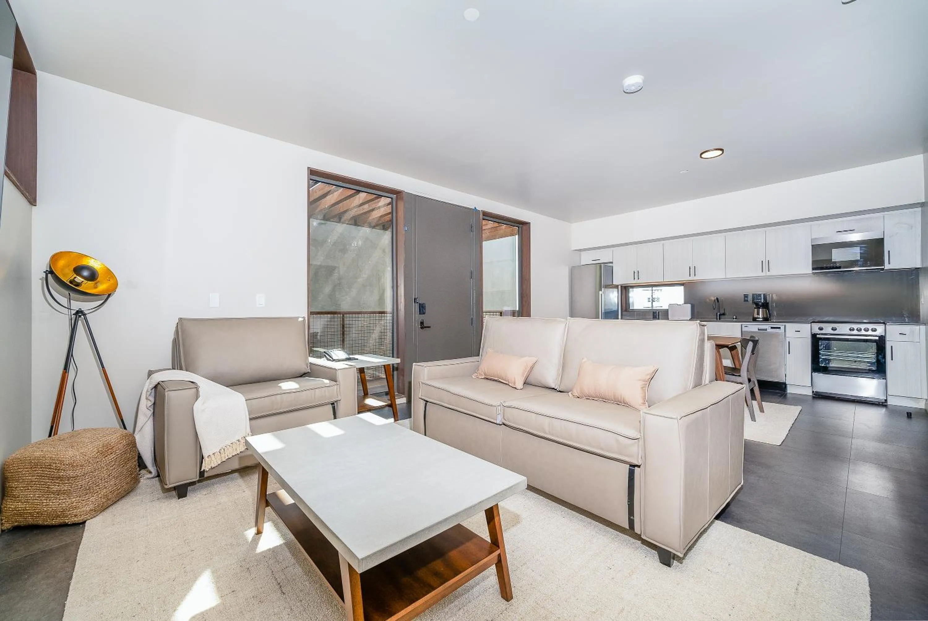 City24 Condo Hotel Little Italy Mission Hills