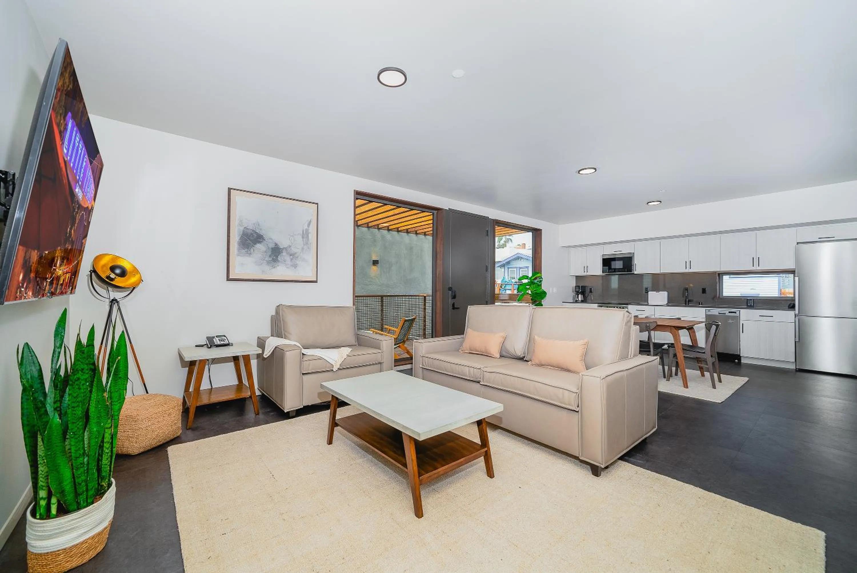 City24 Condo Hotel Little Italy Mission Hills