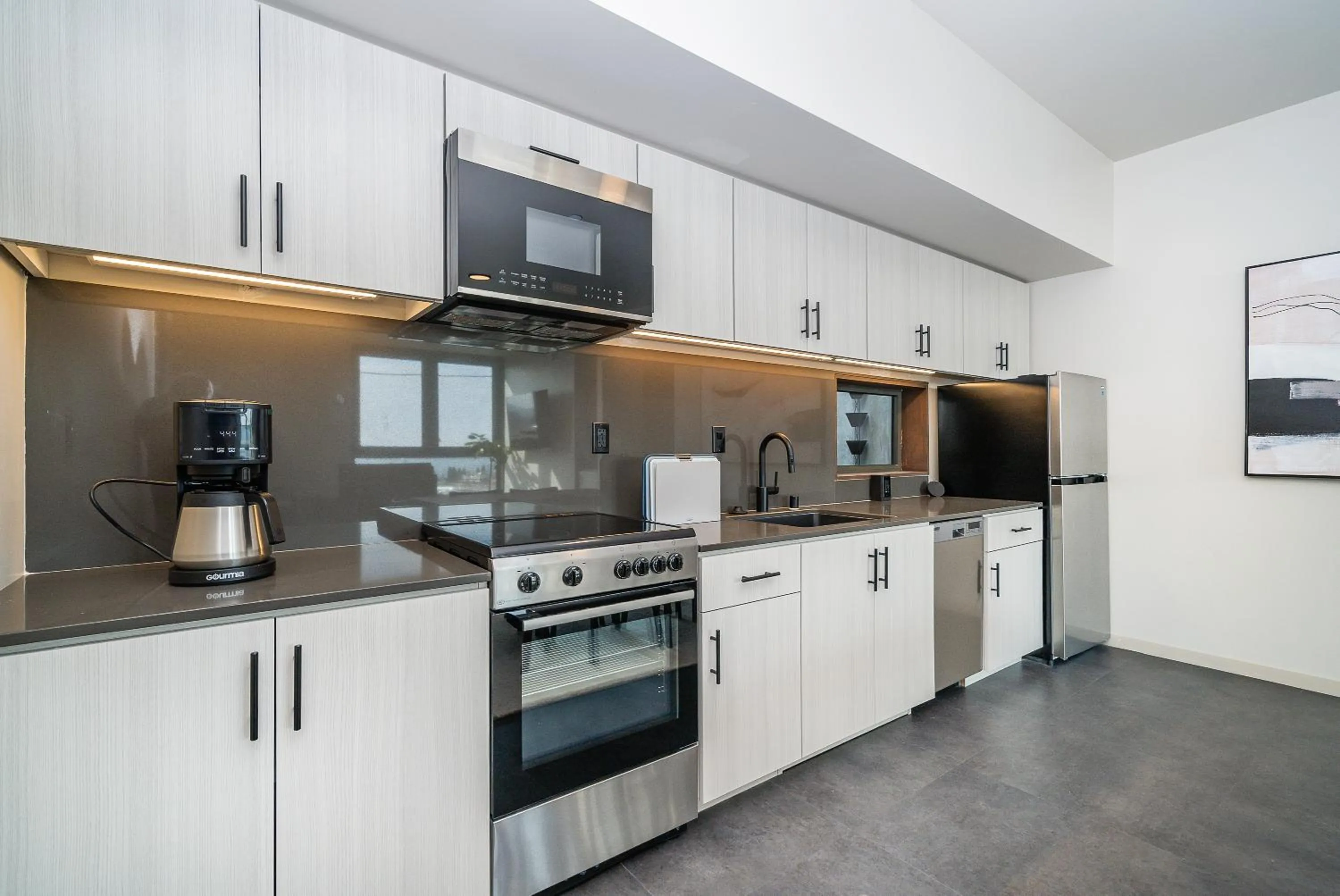 City24 Condo Hotel Little Italy Mission Hills