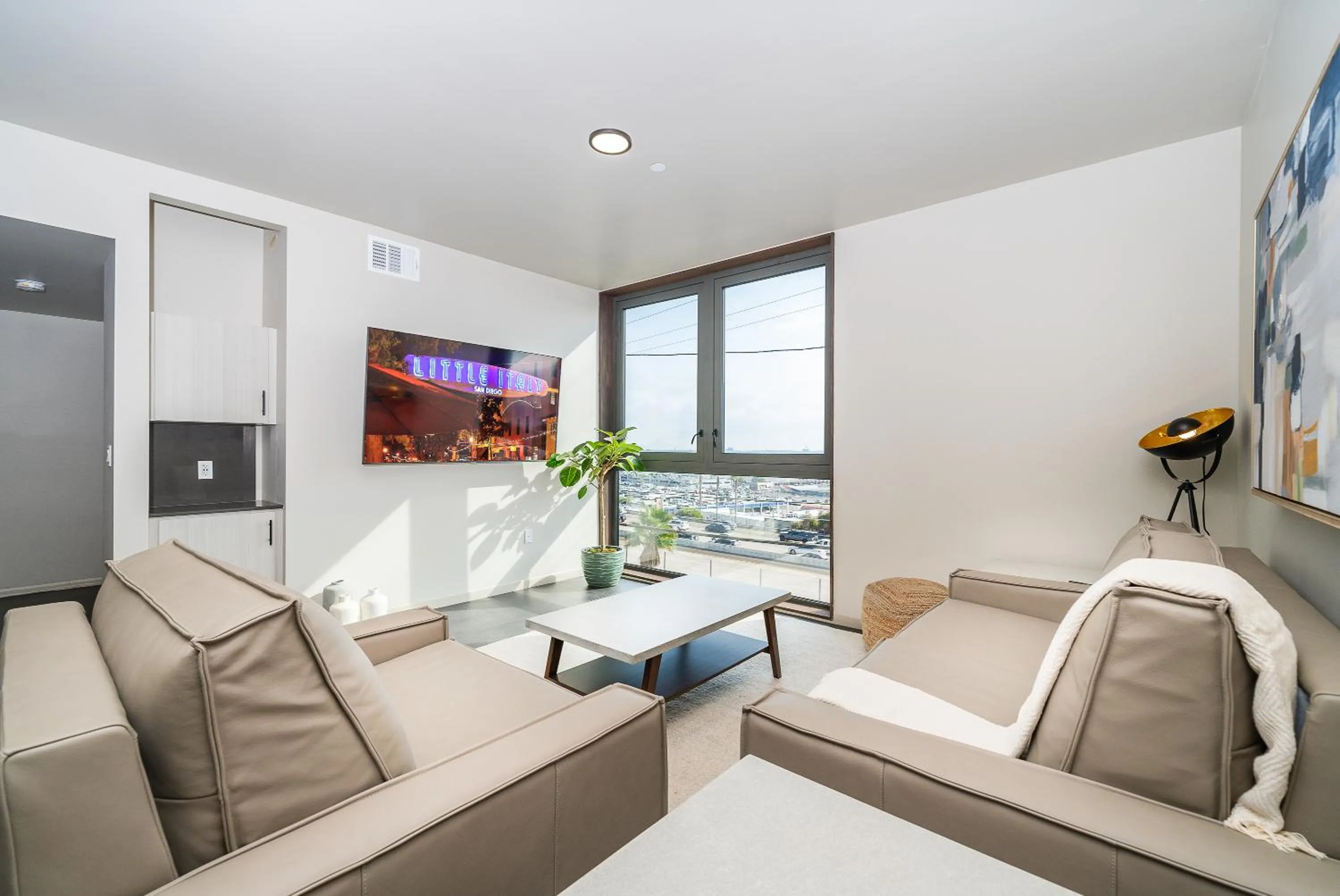 City24 Condo Hotel Little Italy Mission Hills