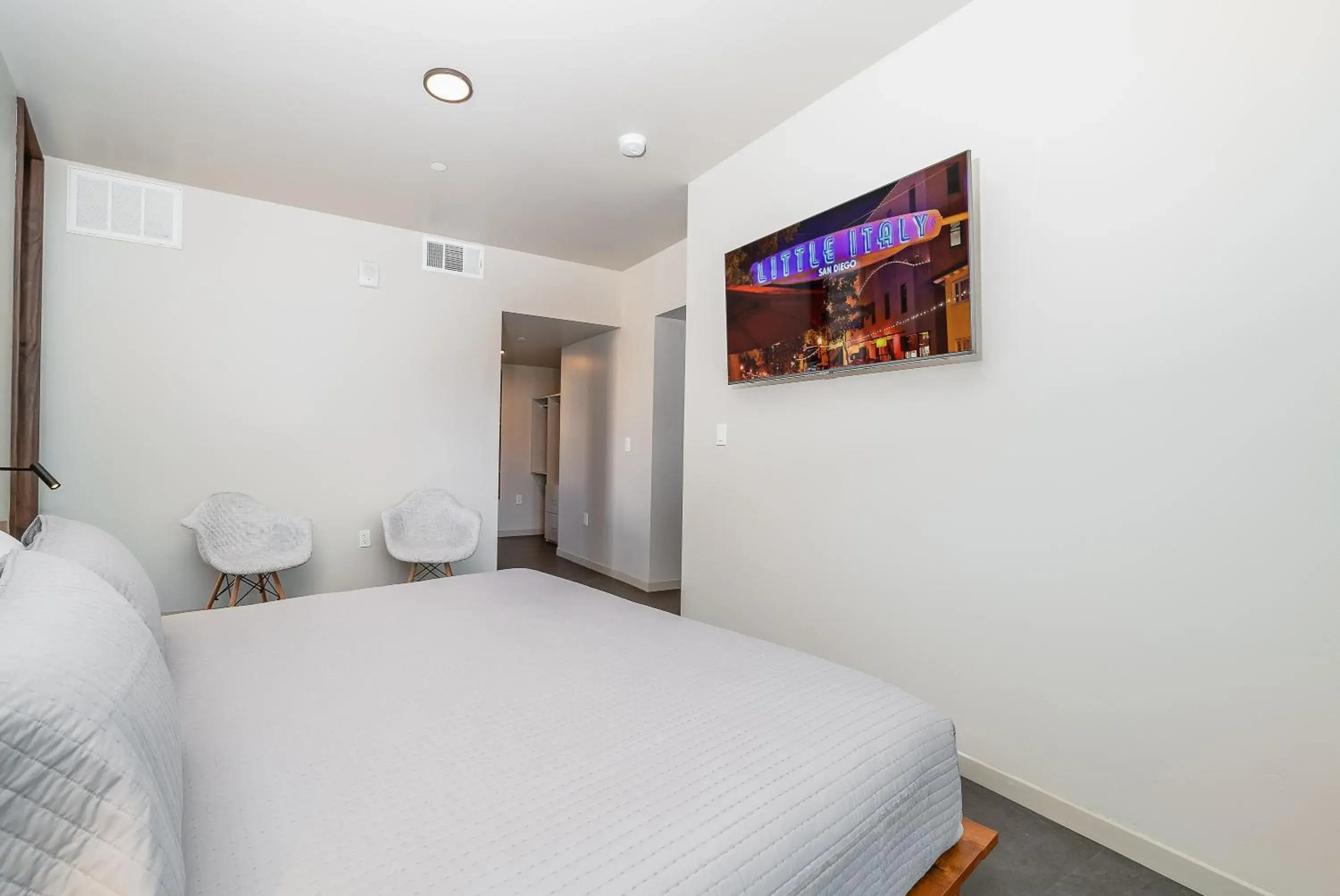 Bed in City24 Condo Hotel Little Italy Mission Hills Bed in City24 Condo Hotel Little Italy Mission Hills