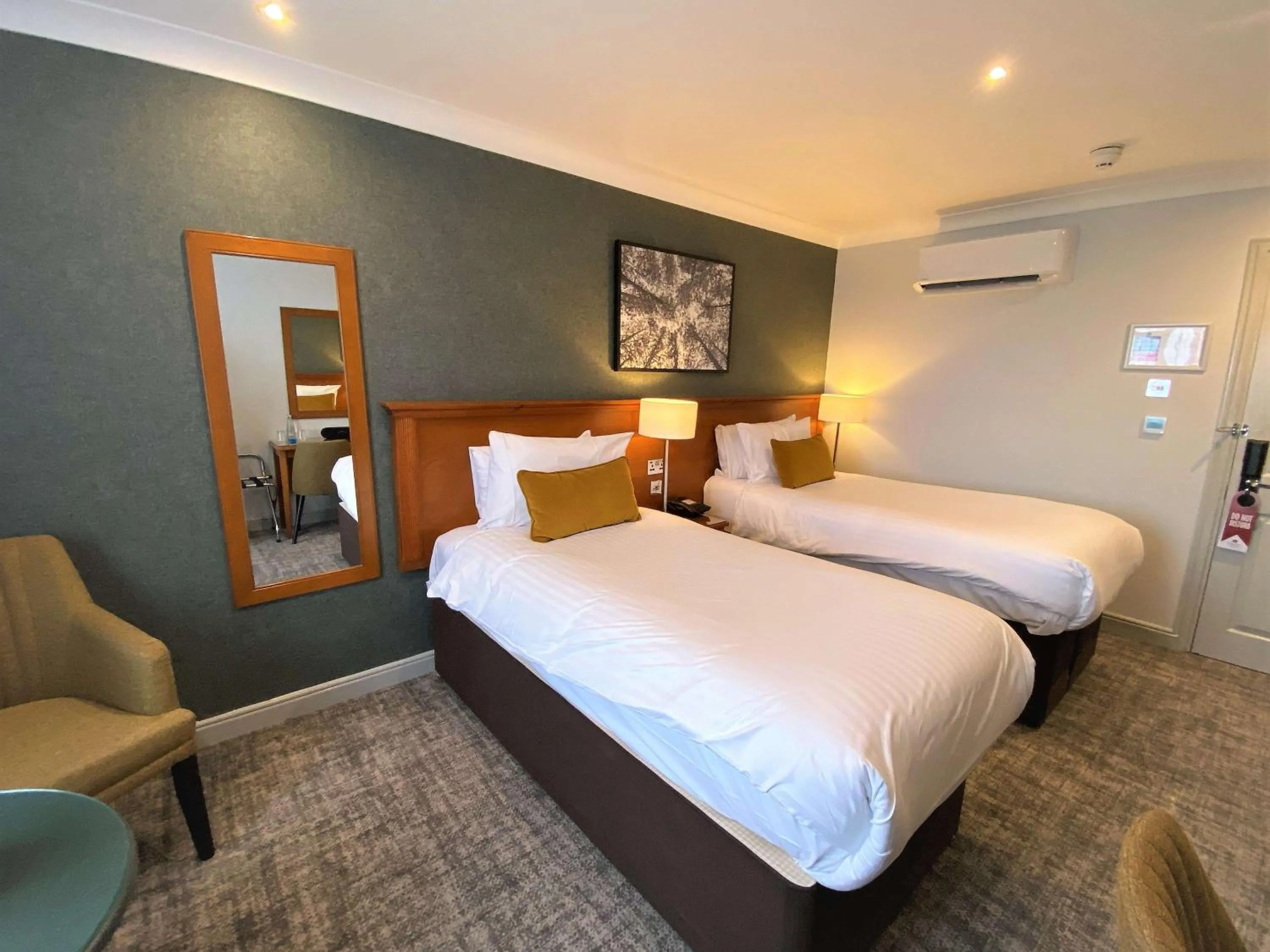 Executive Room with Two Single Beds in Best Western Premier EMA Yew Lodge Hotel