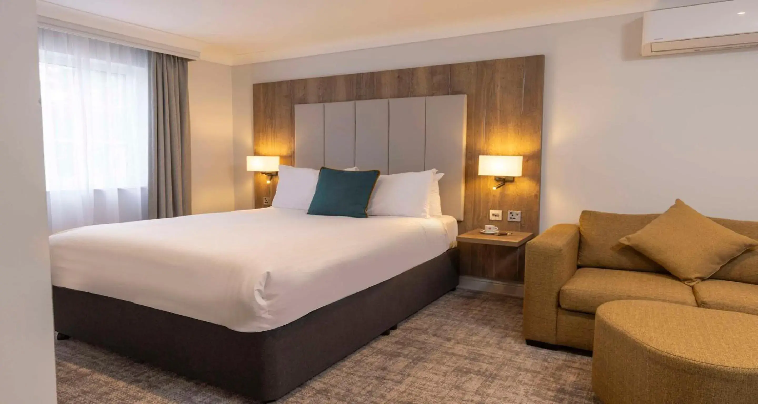 Bed in Crowne Plaza East Midlands Airport by IHG Bed in Crowne Plaza East Midlands Airport by IHG