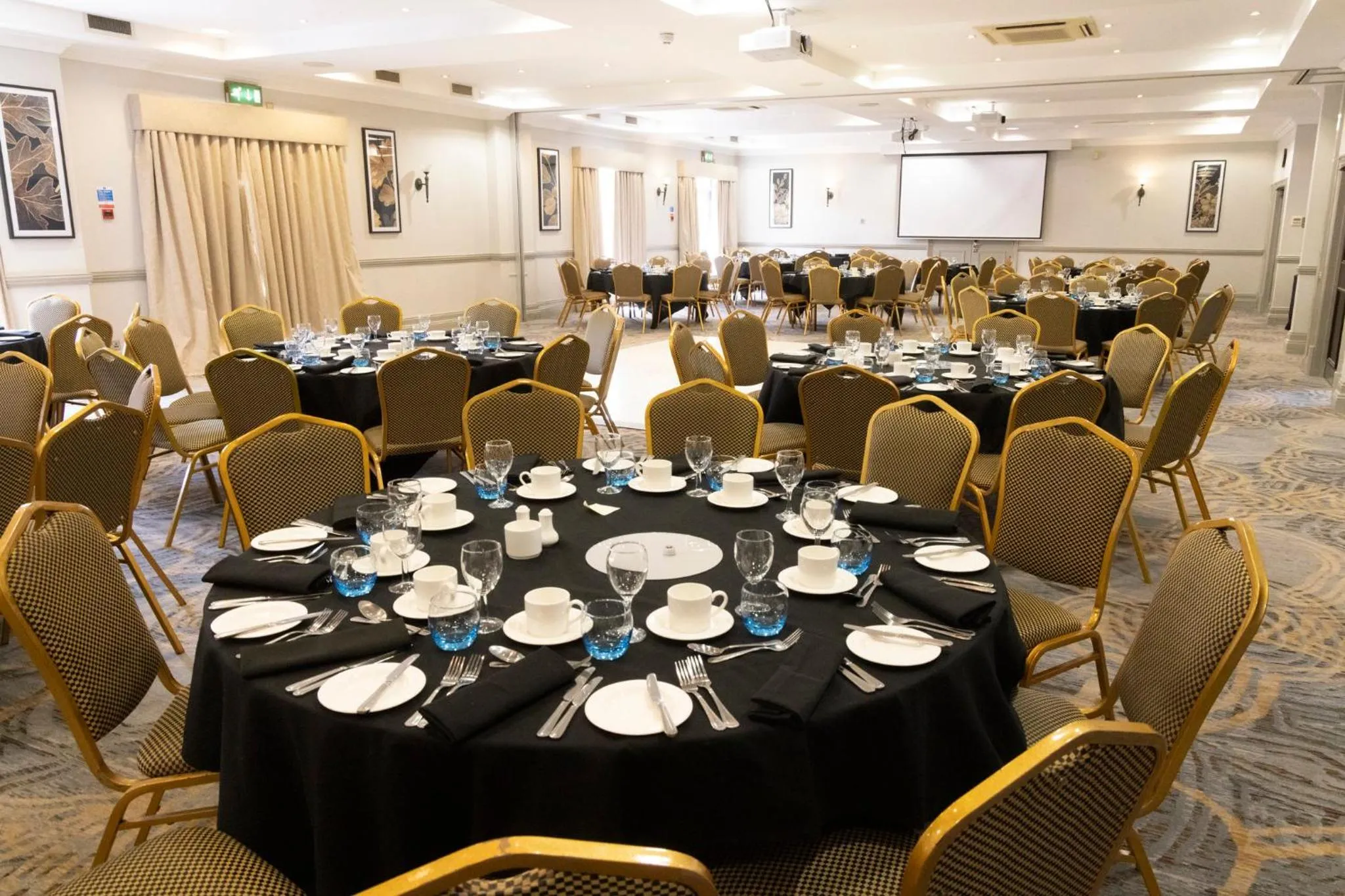 Meeting/conference room in Crowne Plaza East Midlands Airport by IHG