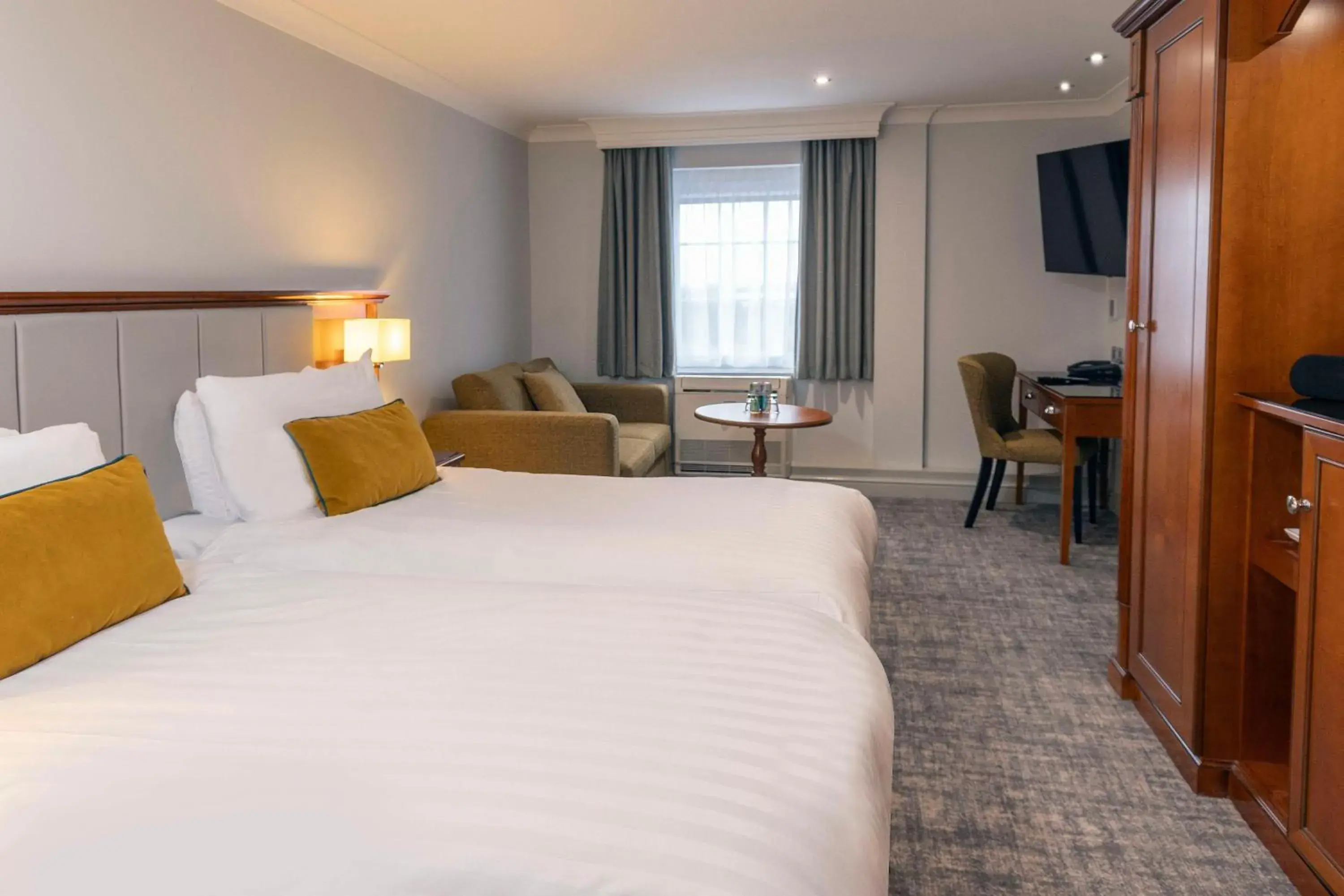 Bedroom, Bed in Crowne Plaza East Midlands Airport by IHG Bedroom, Bed in Crowne Plaza East Midlands Airport by IHG