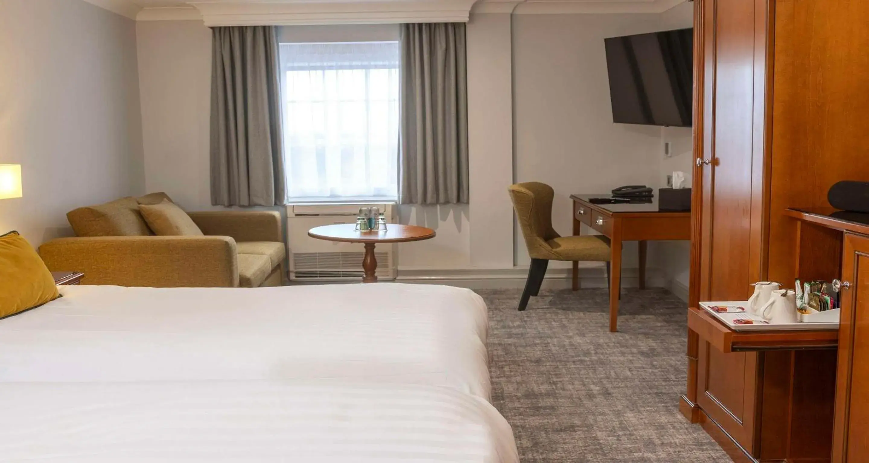 Executive Family Twin in Crowne Plaza East Midlands Airport by IHG Executive Family Twin in Crowne Plaza East Midlands Airport by IHG