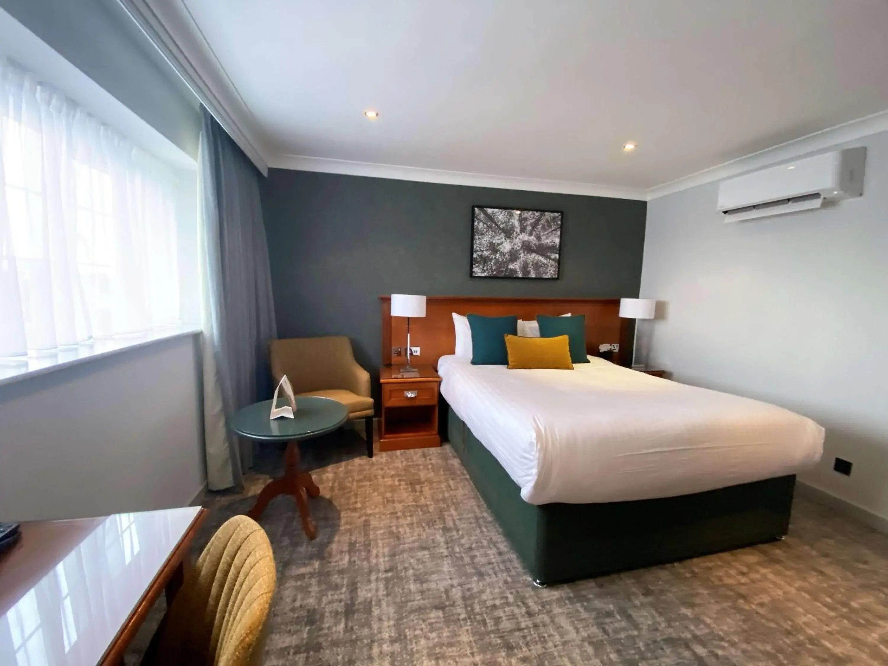 Bedroom, Bed in Crowne Plaza East Midlands Airport by IHG Bedroom, Bed in Crowne Plaza East Midlands Airport by IHG