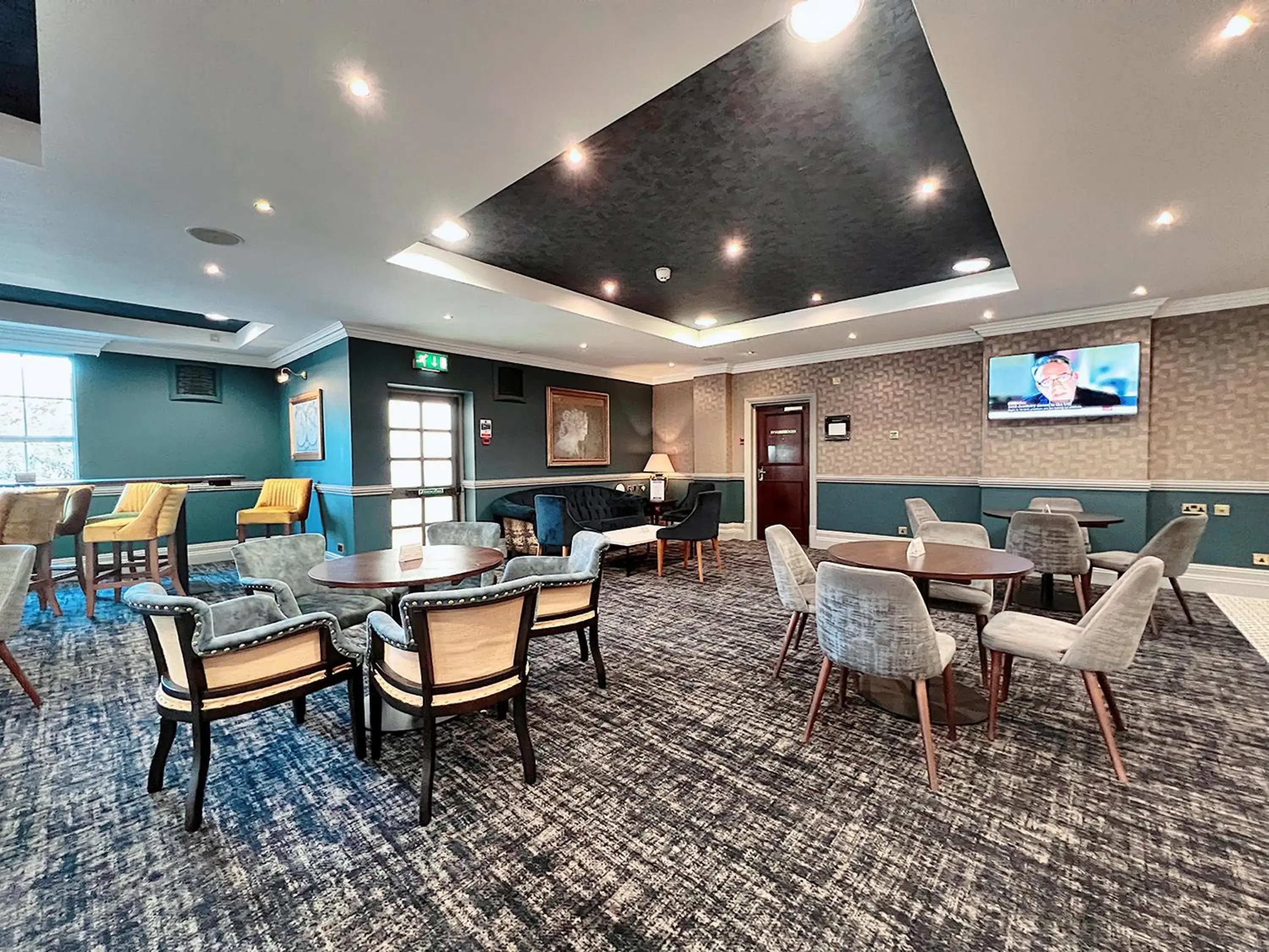 Property building in Crowne Plaza East Midlands Airport by IHG Property building in Crowne Plaza East Midlands Airport by IHG