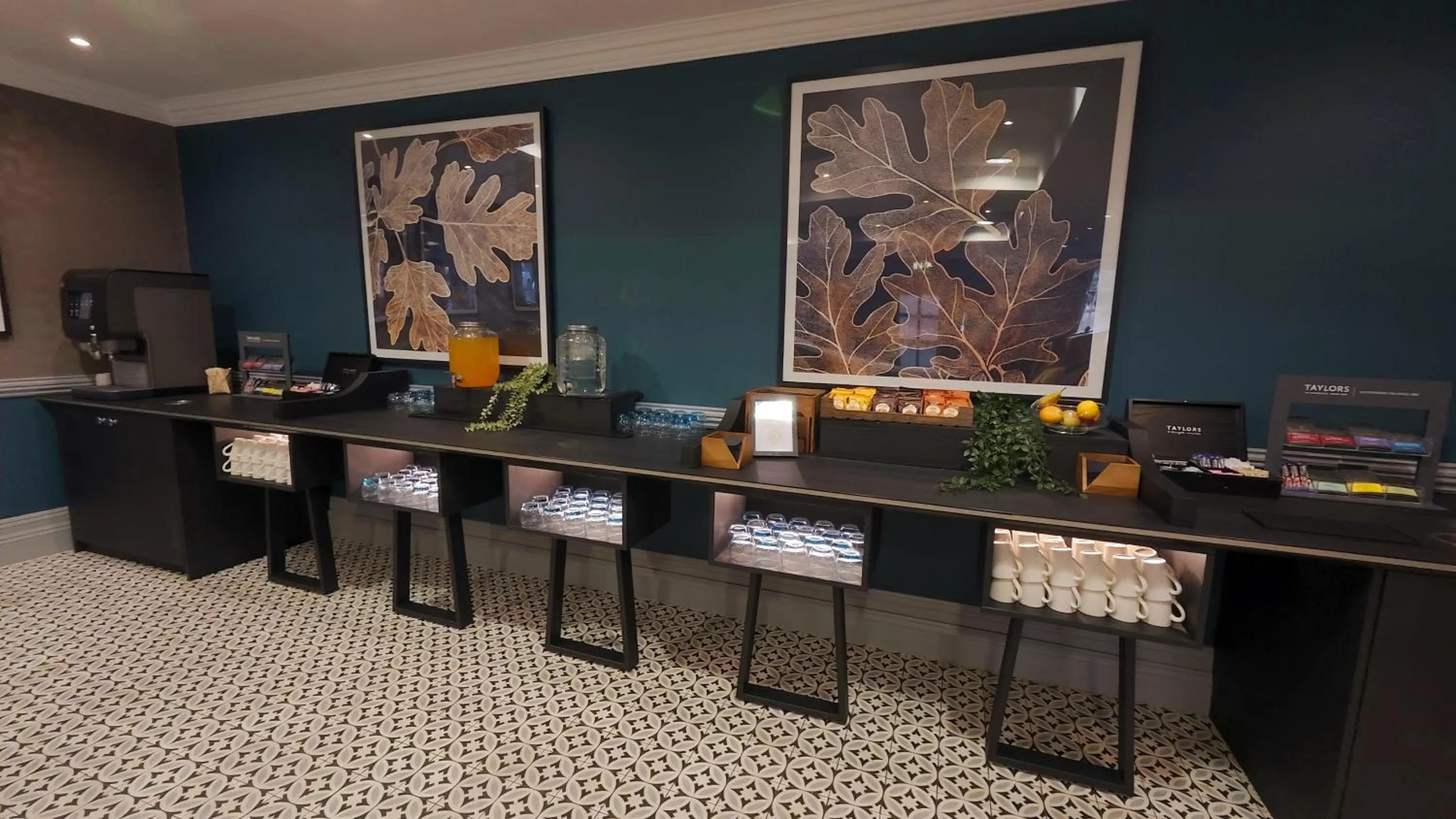 Meeting/conference room in Crowne Plaza East Midlands Airport by IHG