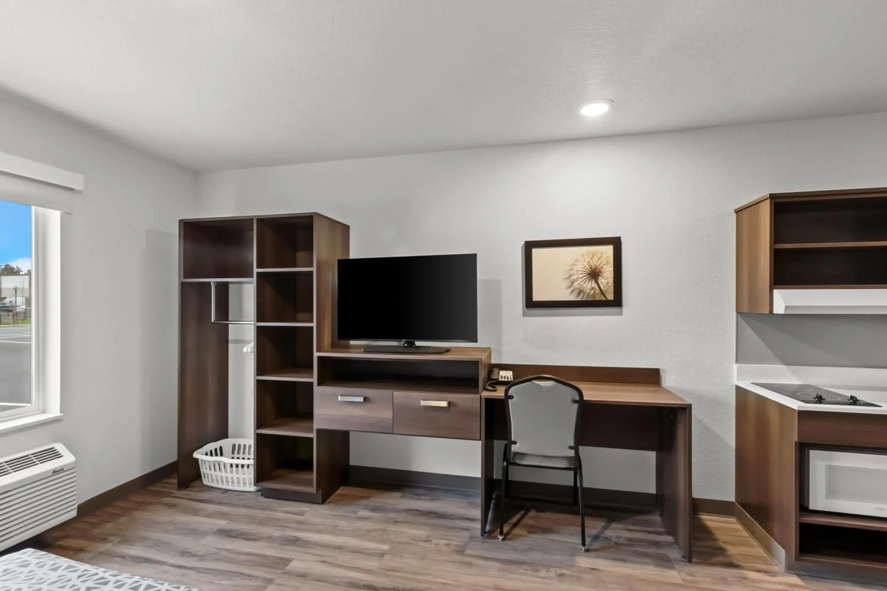 Queen Suite - Disability Access/Non Smoking in WoodSpring Suites Beaverton - Portland West Queen Suite - Disability Access/Non Smoking in WoodSpring Suites Beaverton - Portland West