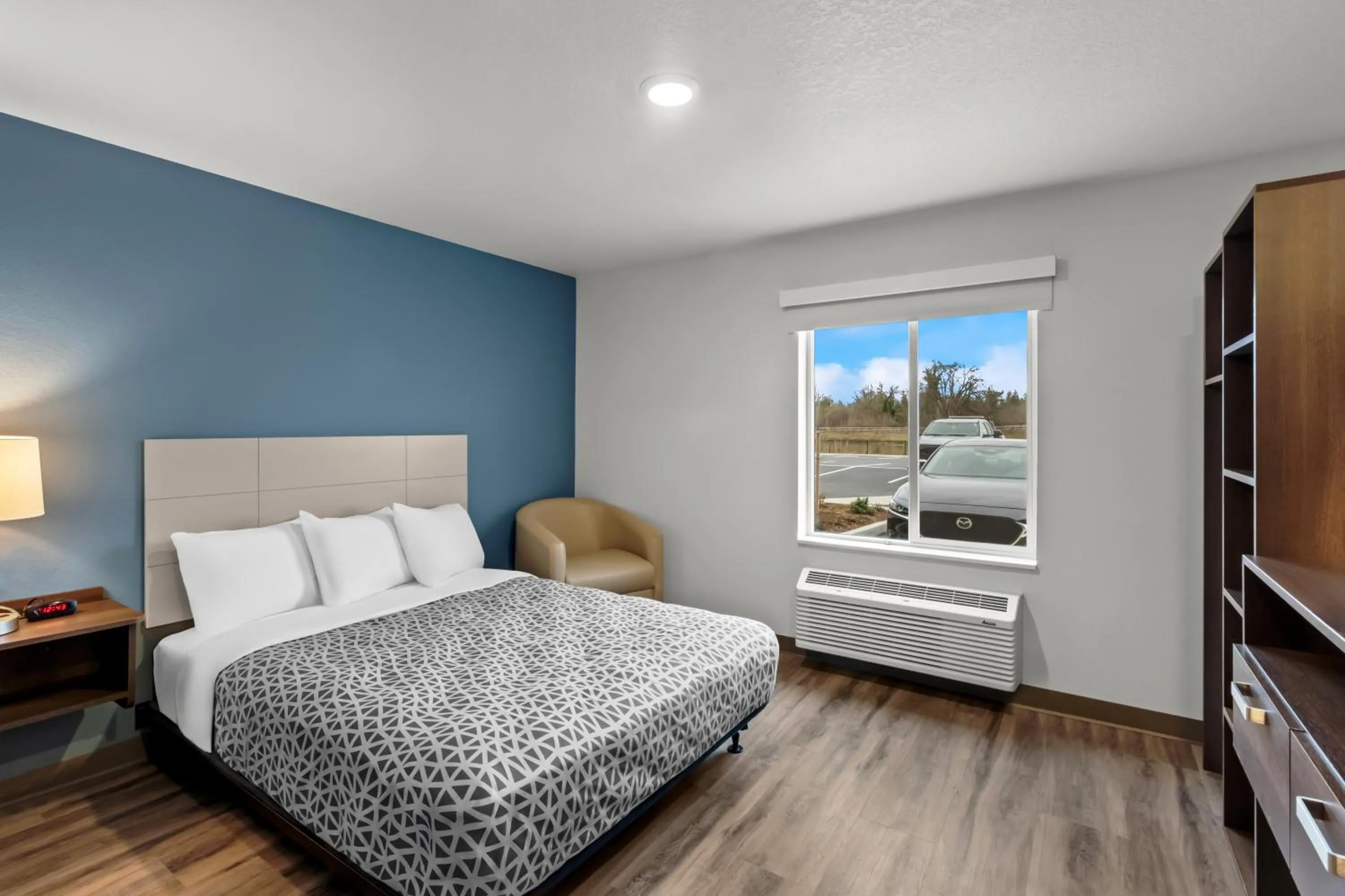 Bedroom, Bed in WoodSpring Suites Beaverton - Portland West