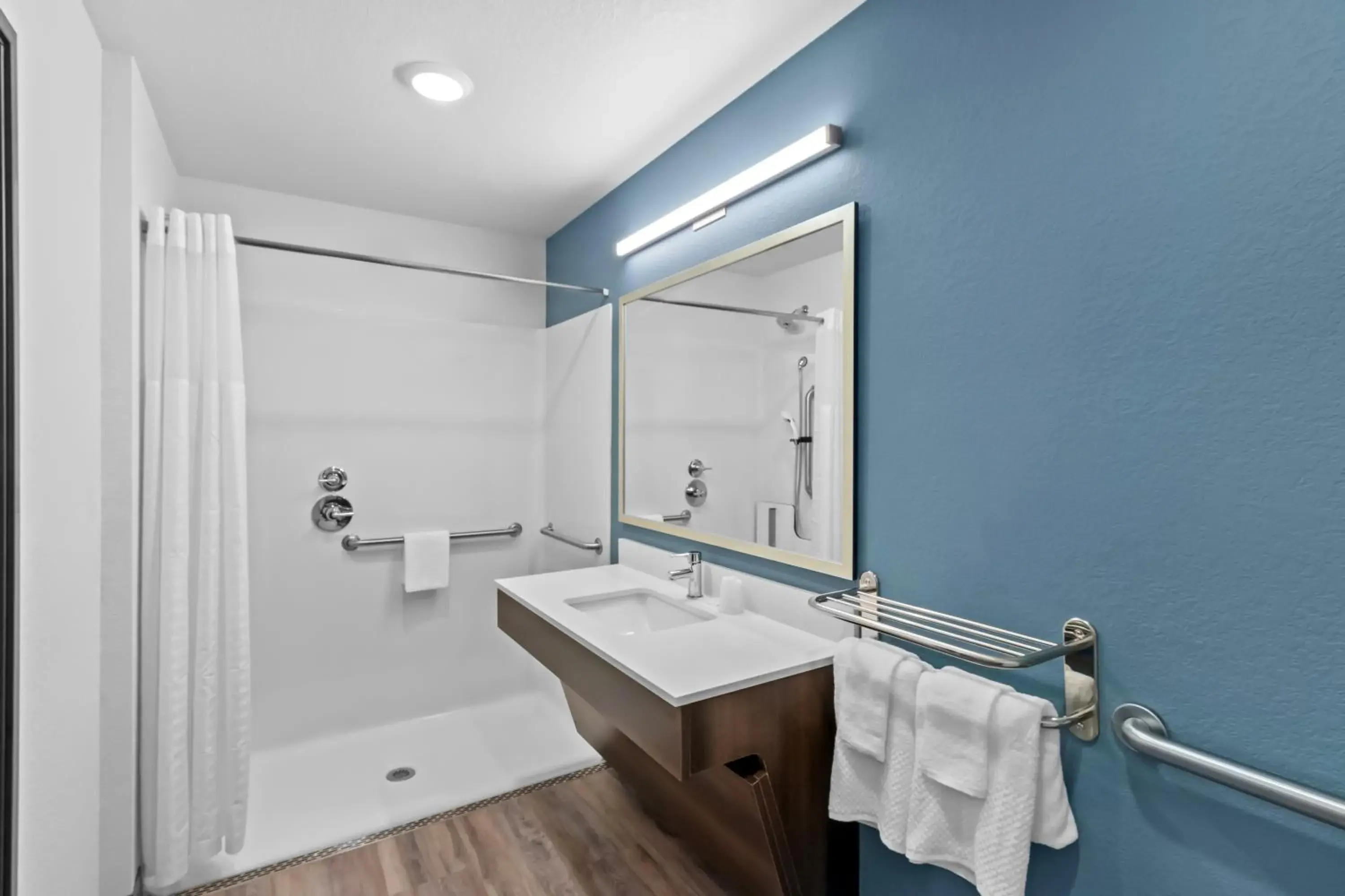 Queen Suite with Roll-In Shower - Disability Access/Non Smoking in WoodSpring Suites Beaverton - Portland West Queen Suite with Roll-In Shower - Disability Access/Non Smoking in WoodSpring Suites Beaverton - Portland West