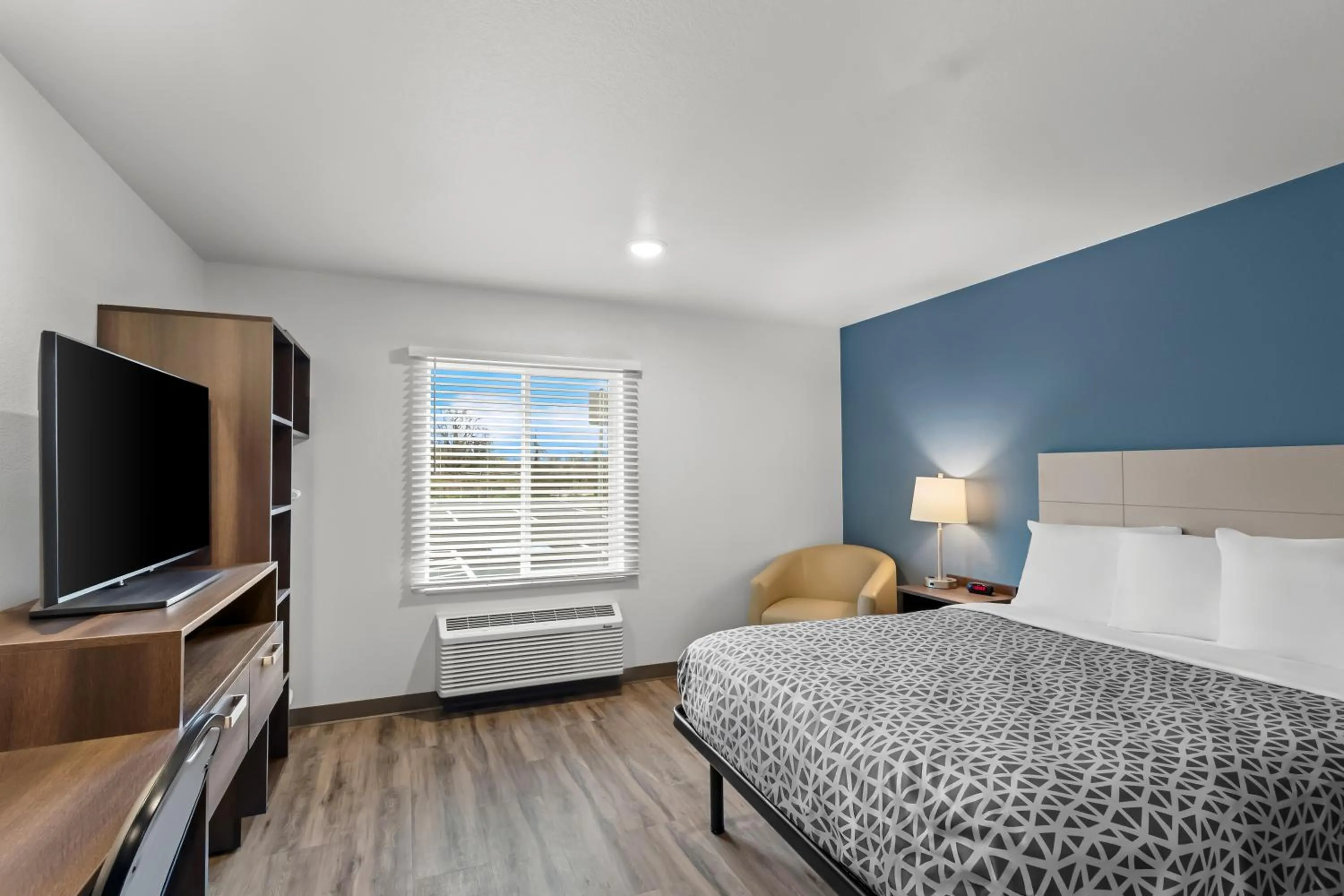 Bedroom, Bed in WoodSpring Suites Beaverton - Portland West