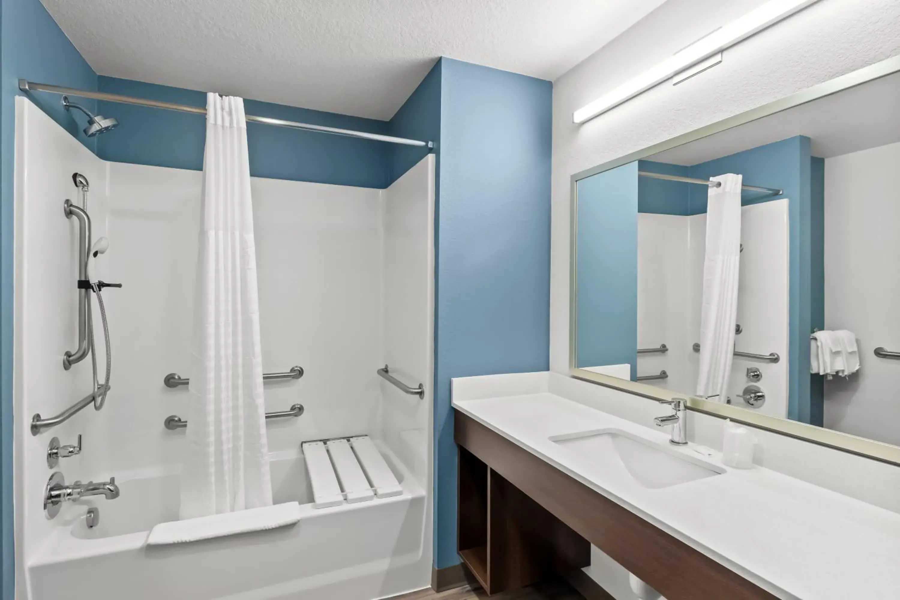 Queen Suite with Two Queen Beds and Tub - Disability Access/Non Smoking in WoodSpring Suites Beaverton - Portland West Queen Suite with Two Queen Beds and Tub - Disability Access/Non Smoking in WoodSpring Suites Beaverton - Portland West