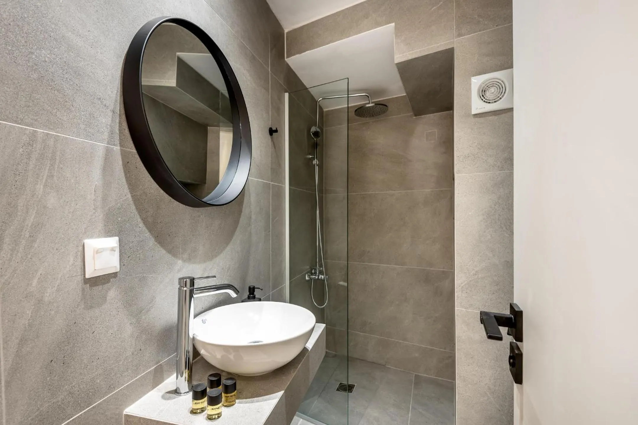 Shower in Amarillide rooms