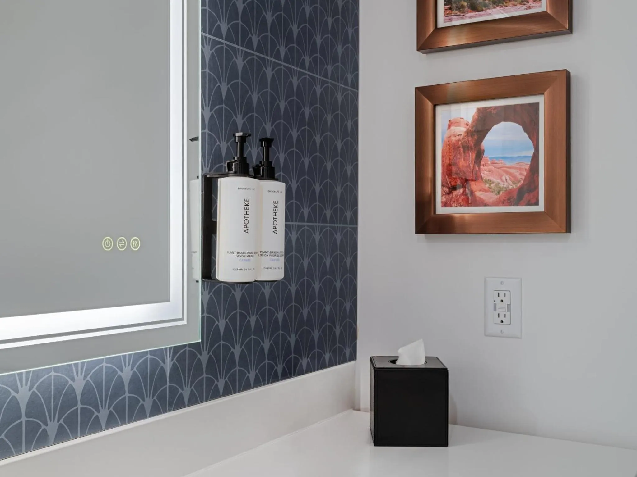 Photo of the whole room in voco Moab by IHG