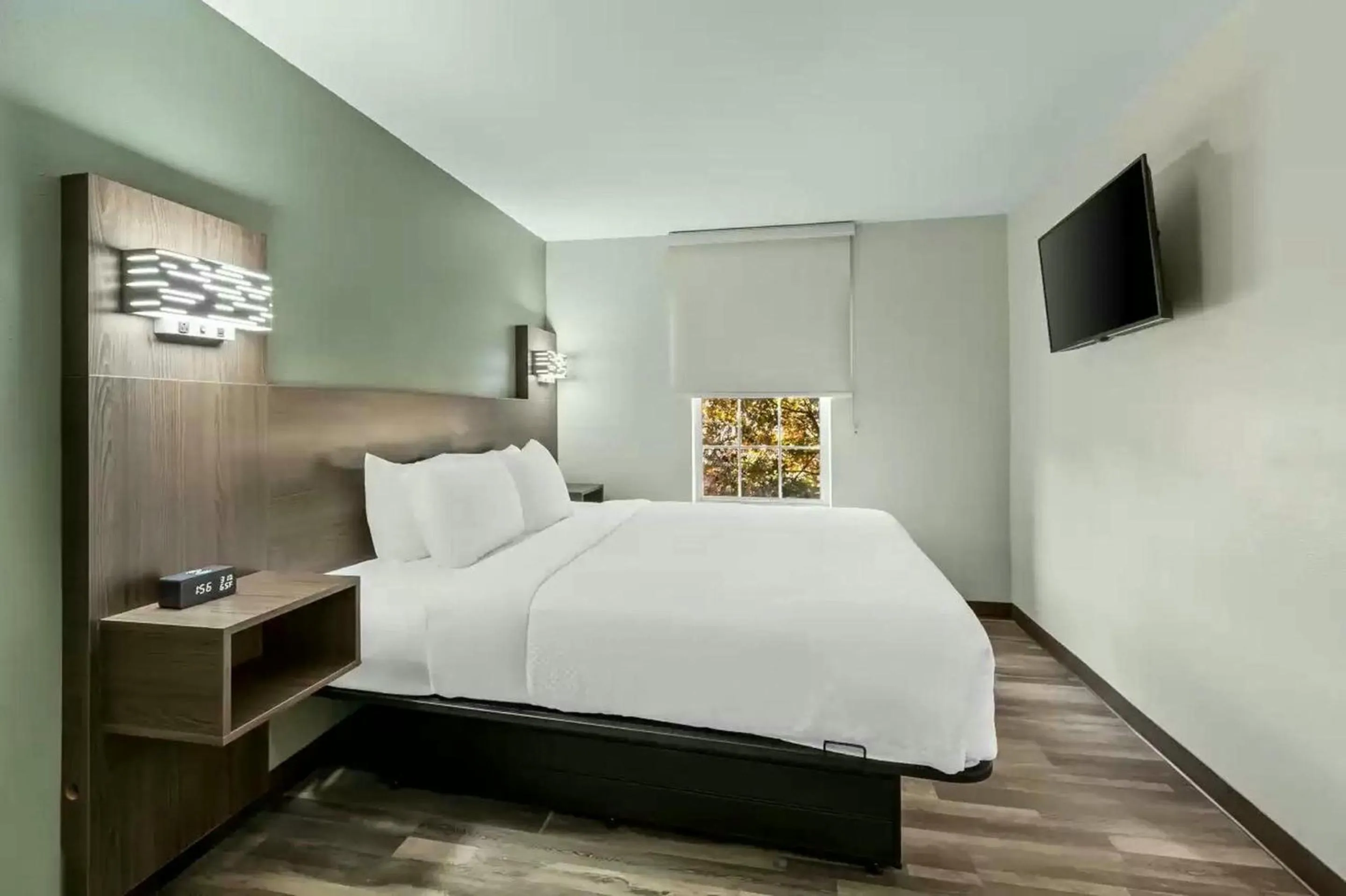 Bed in Quality Inn & Suites Columbia Harbison