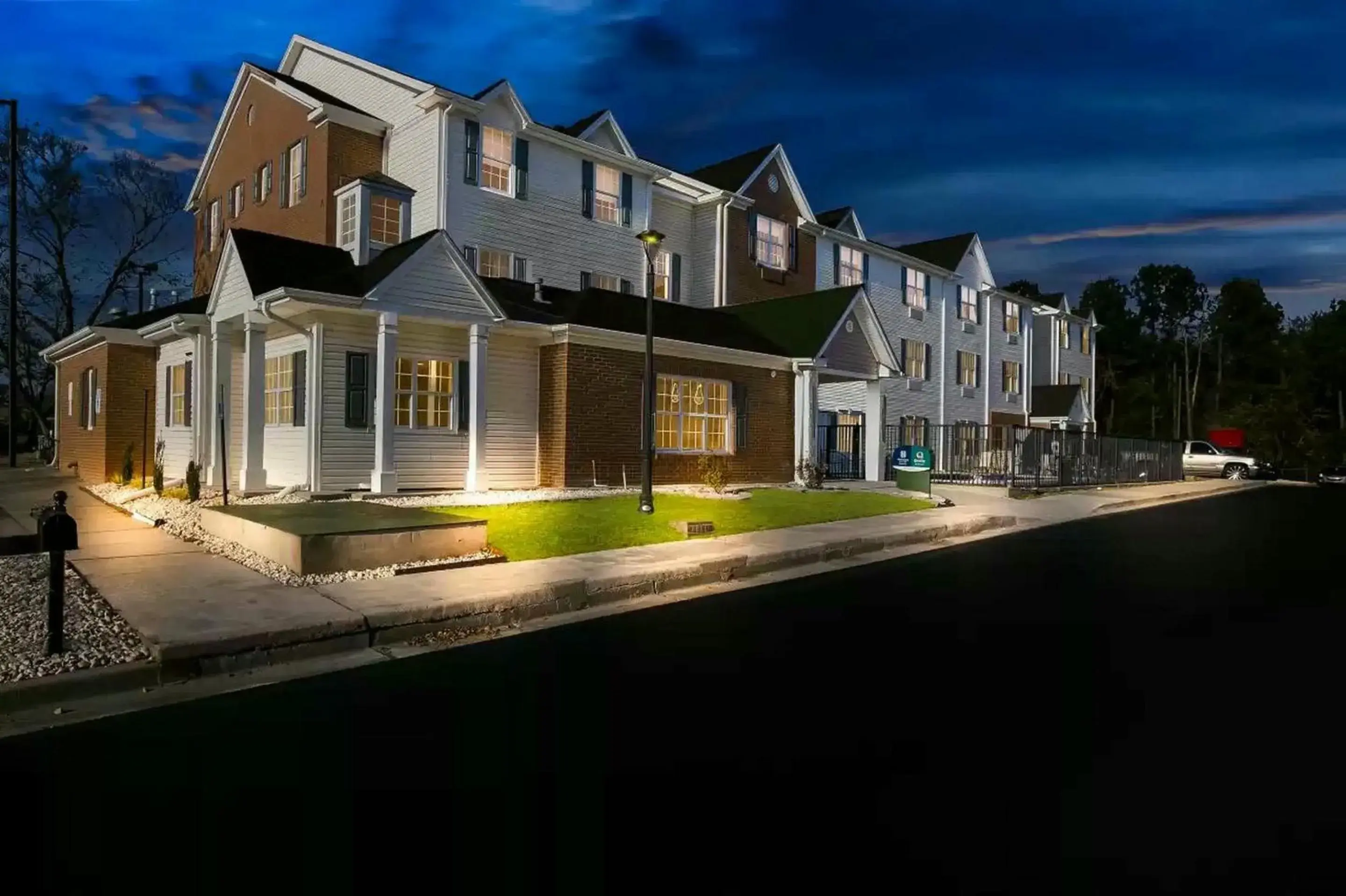 Property building in Quality Inn & Suites Columbia Harbison Property building in Quality Inn & Suites Columbia Harbison