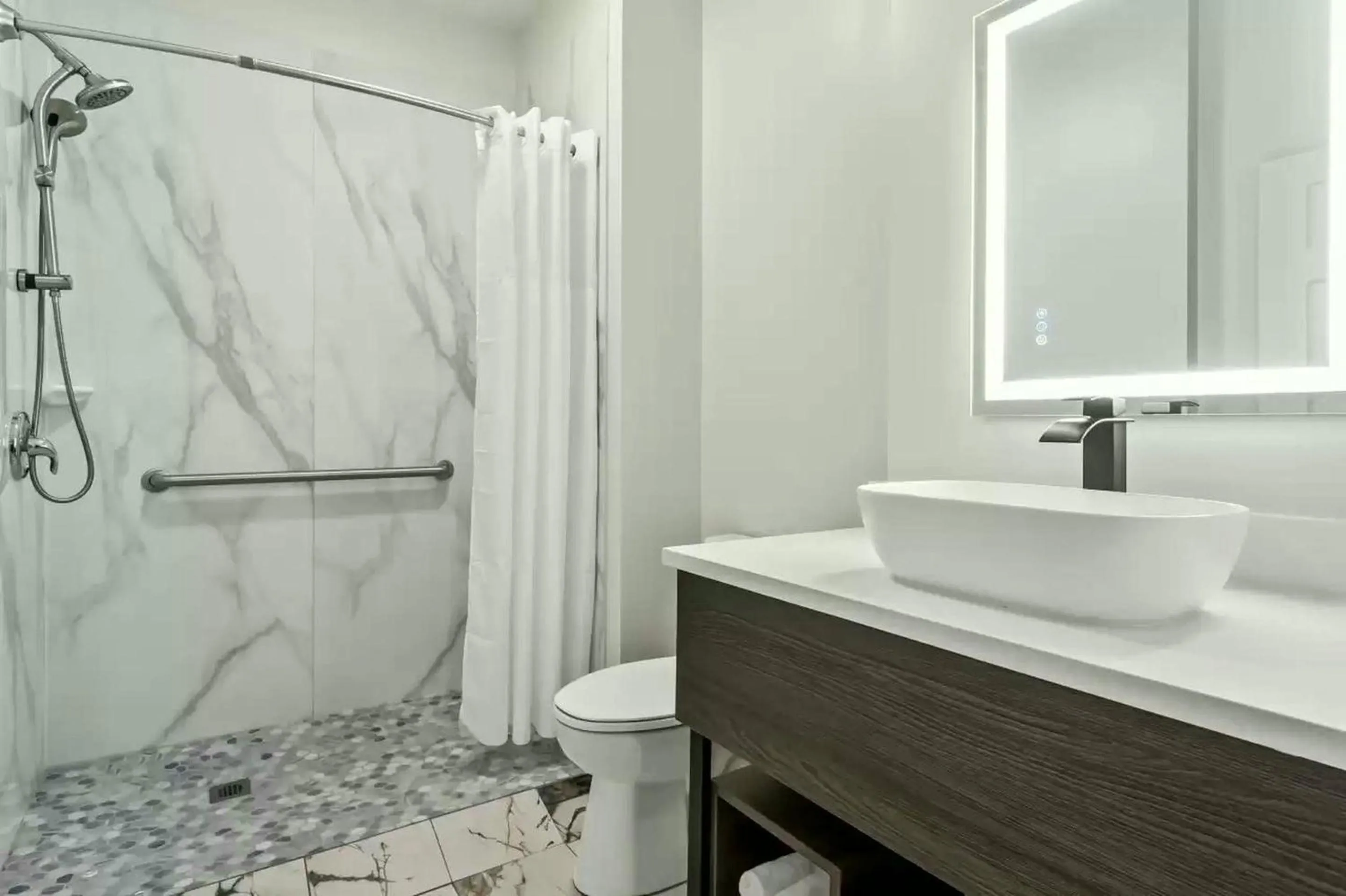 Bathroom in Quality Inn & Suites Columbia Harbison