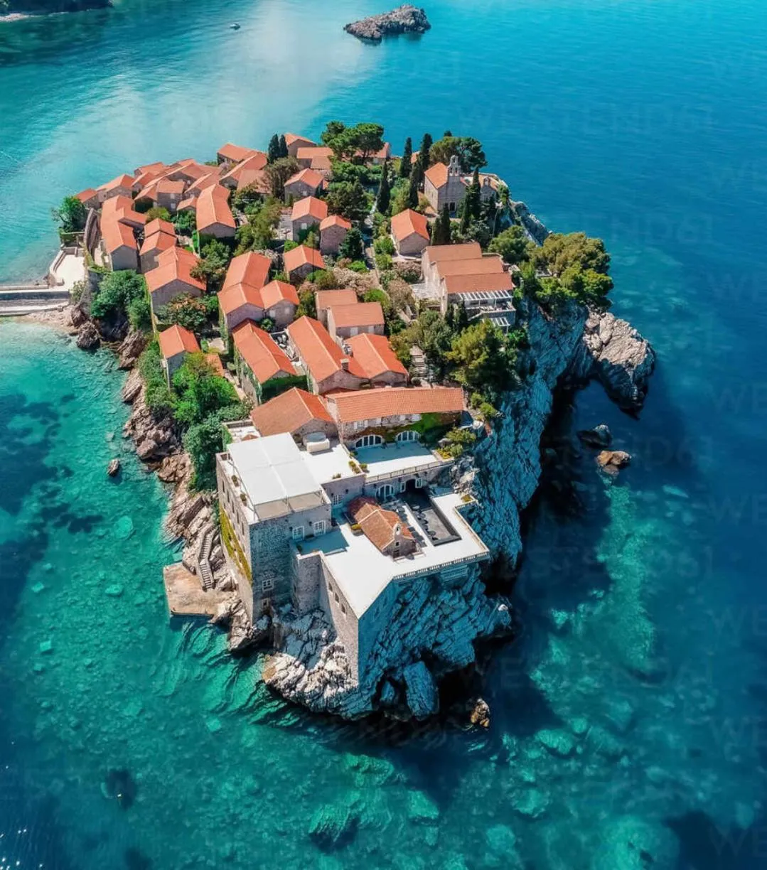 Property building in Luxe Azure Residence