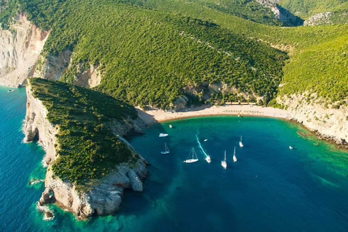 Nearby landmark in Luxe Azure Residence